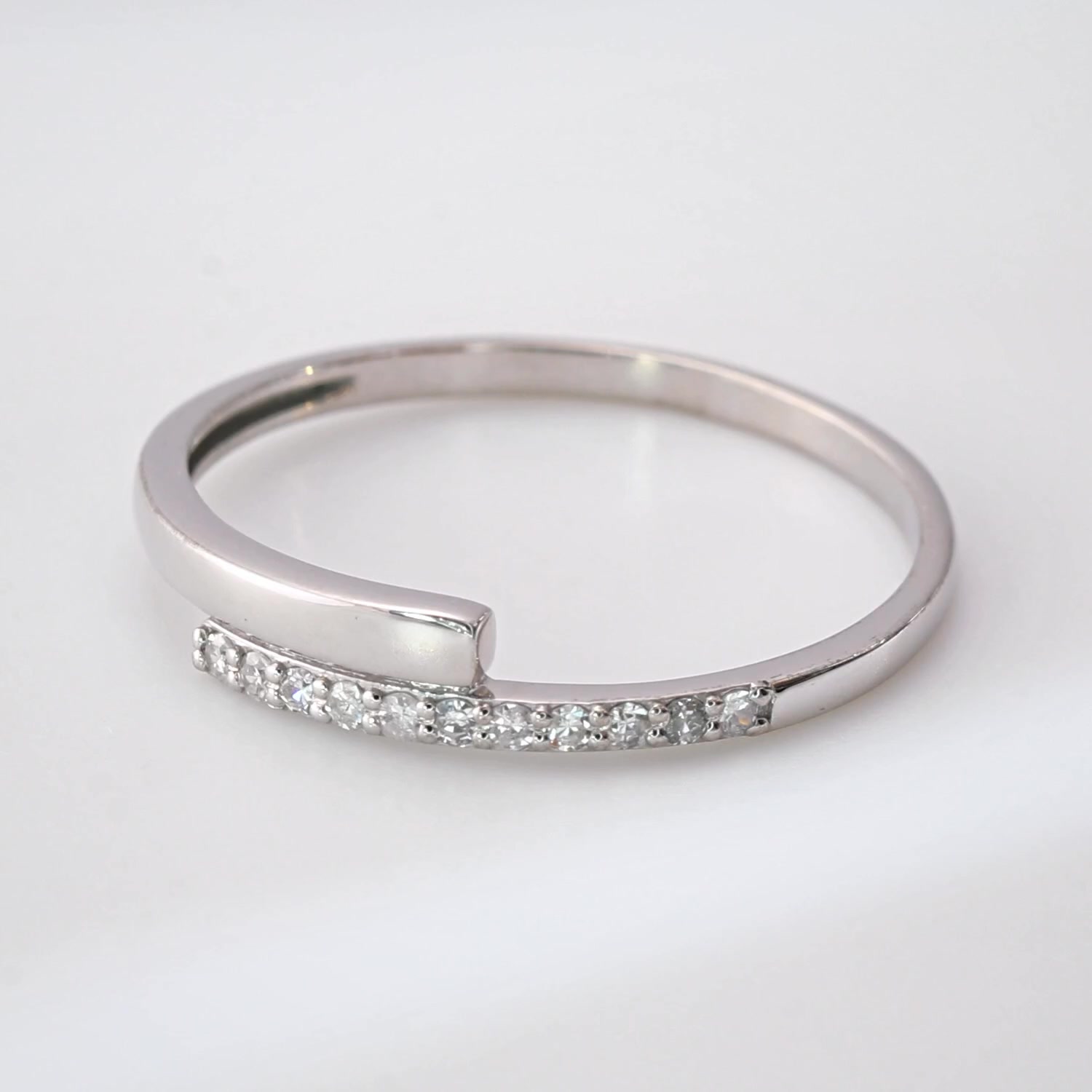 Золотое кольцо с бриллиантами