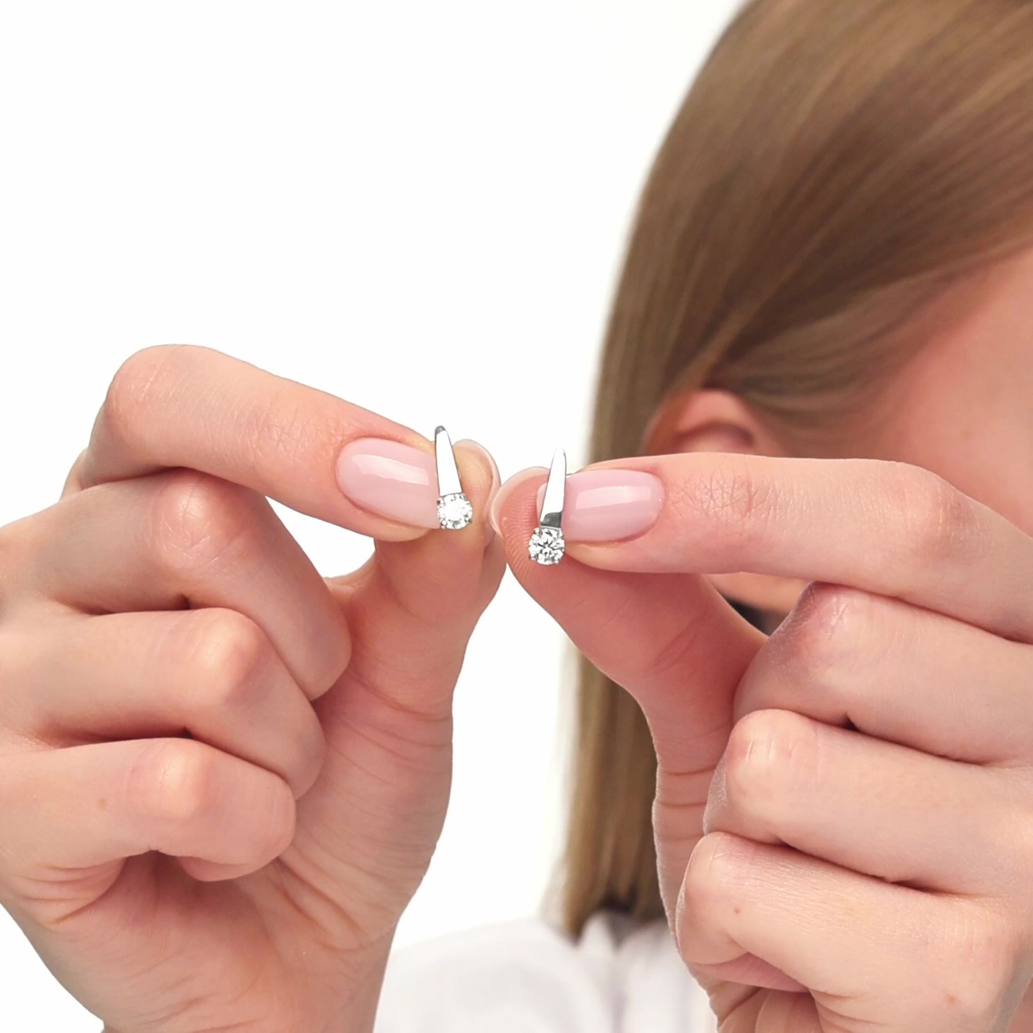 Серебряные серьги с бриллиантами выращенными