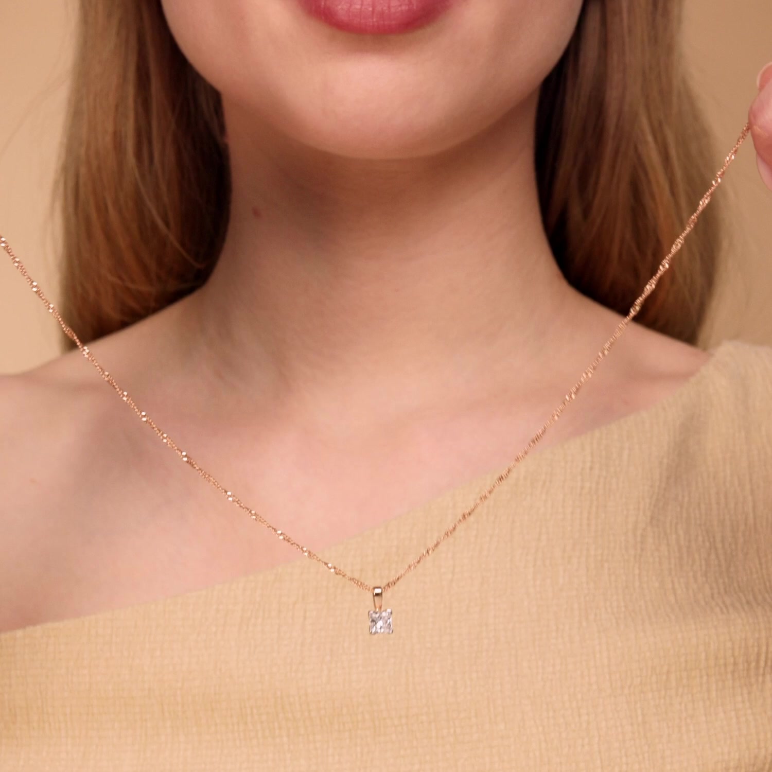 Золотая подвеска с бриллиантом выращенным