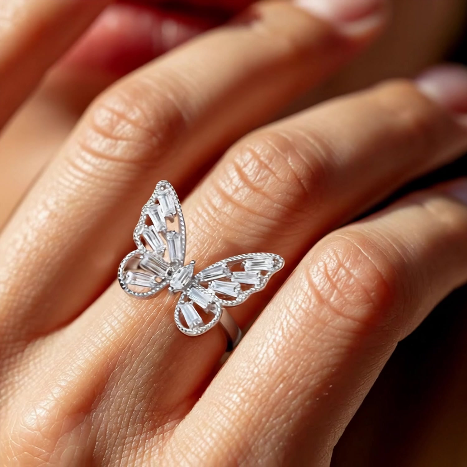 Серебряное кольцо с фианитами