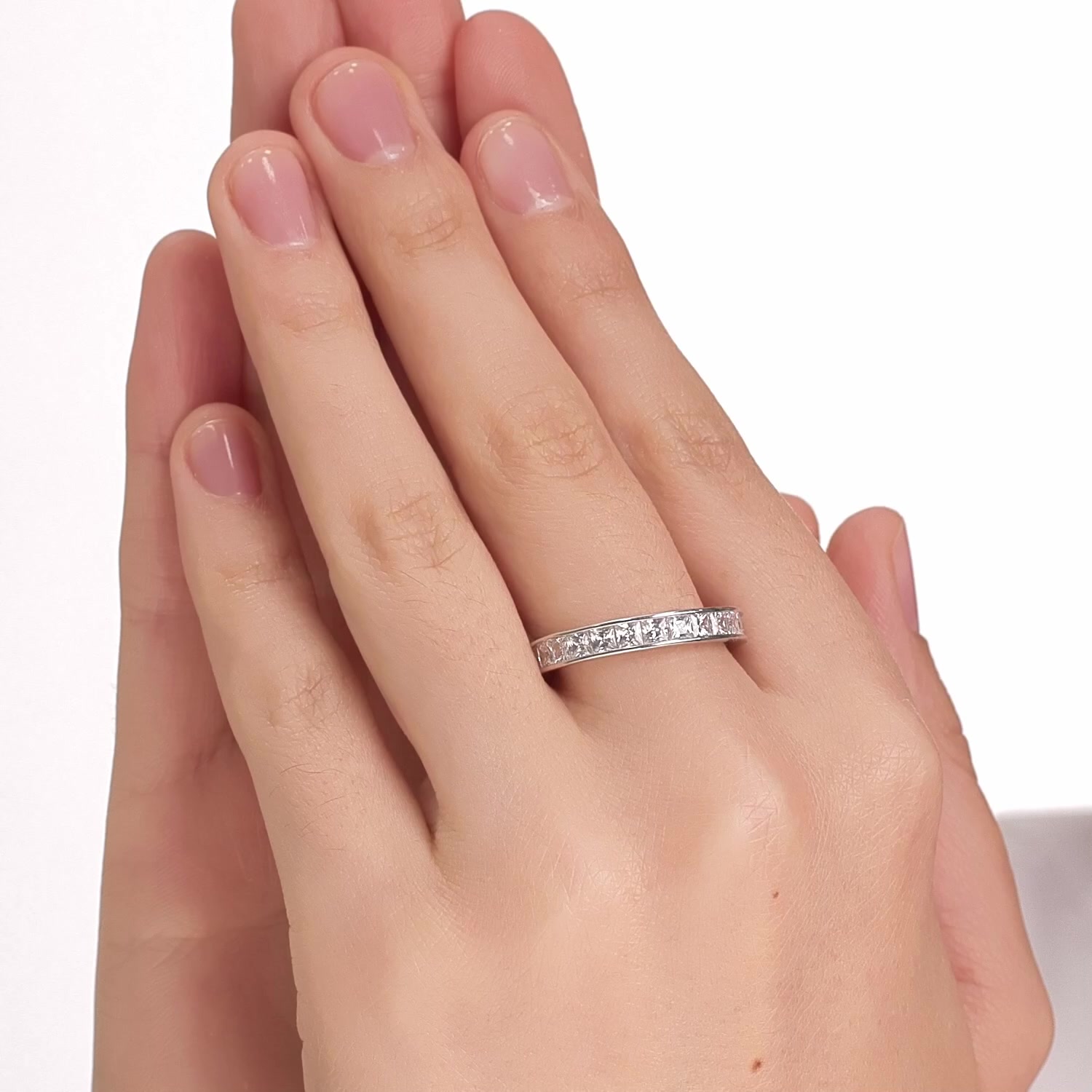 Серебряное кольцо с фианитами