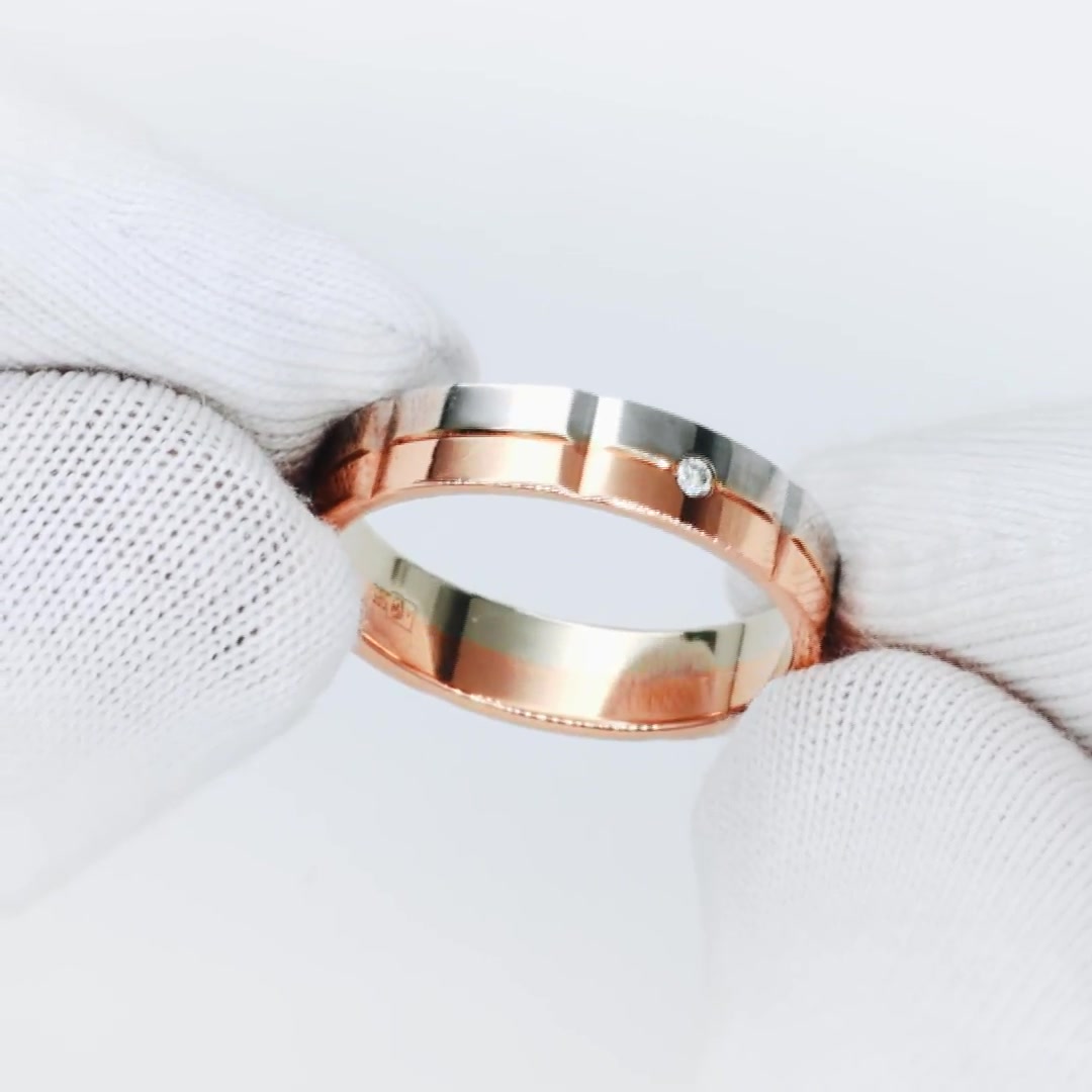 Золотое обручальное кольцо с бриллиантом