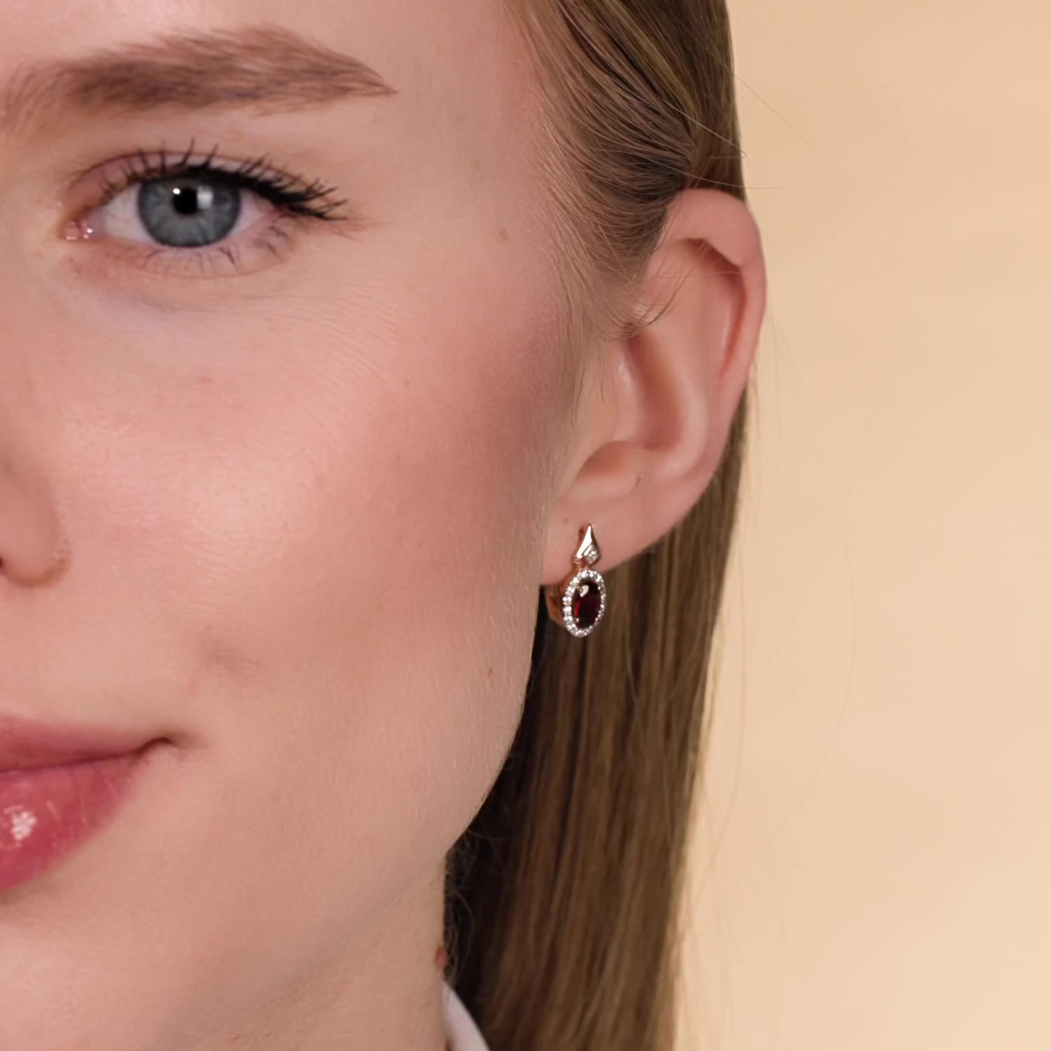 Золотые серьги с гранатом и фианитами