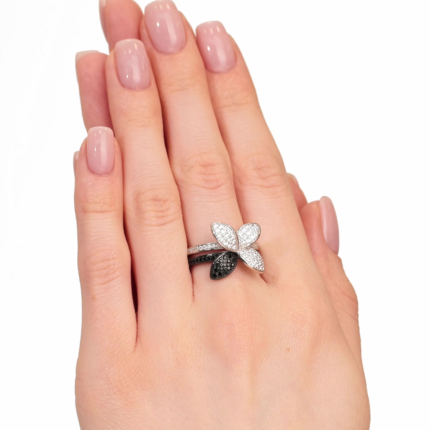 Серебряное кольцо с нанокристаллами и фианитами