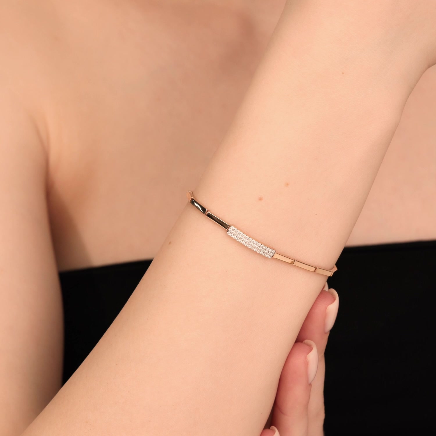 Золотой браслет с фианитами