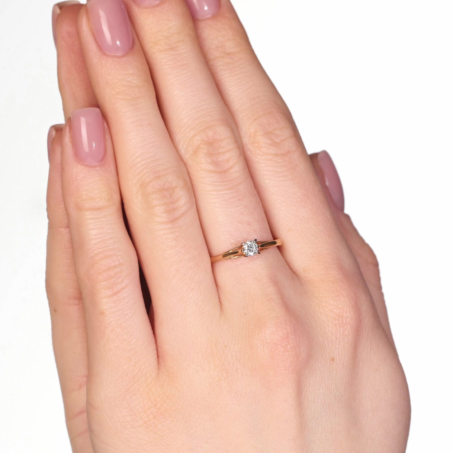 Золотое кольцо с  бриллиантом