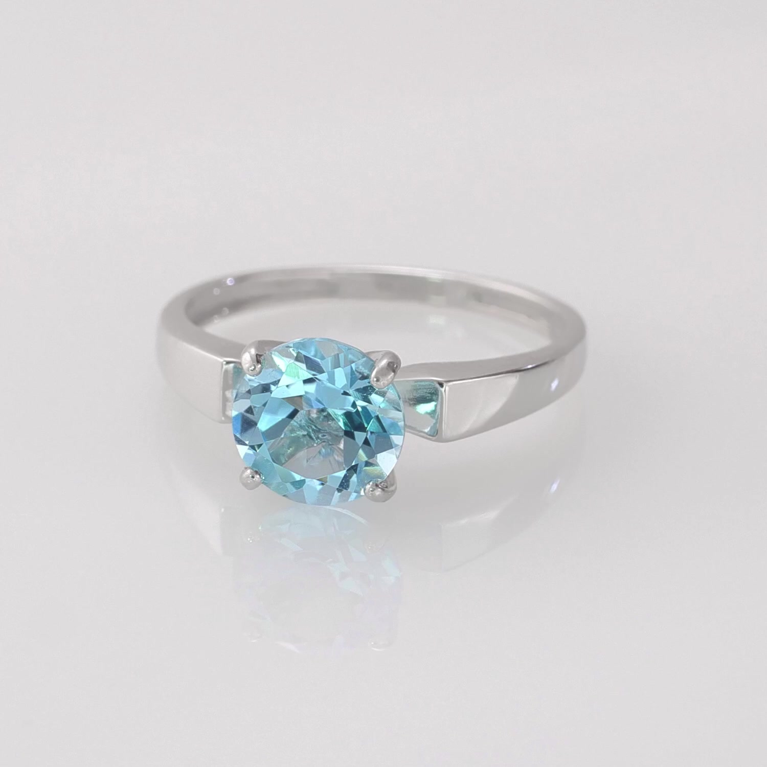 Серебряное кольцо с топазом Sky