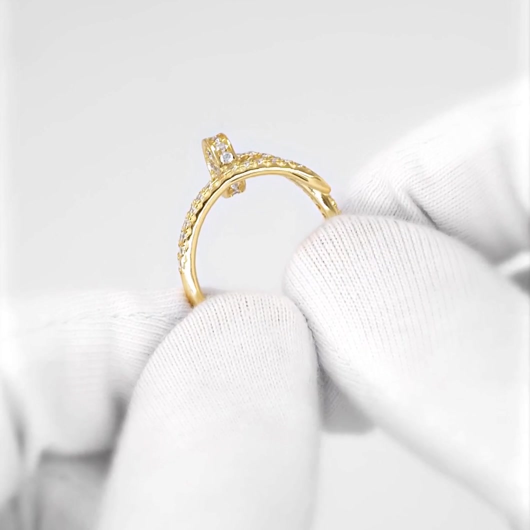 Серебряное кольцо с фианитами и позолотой