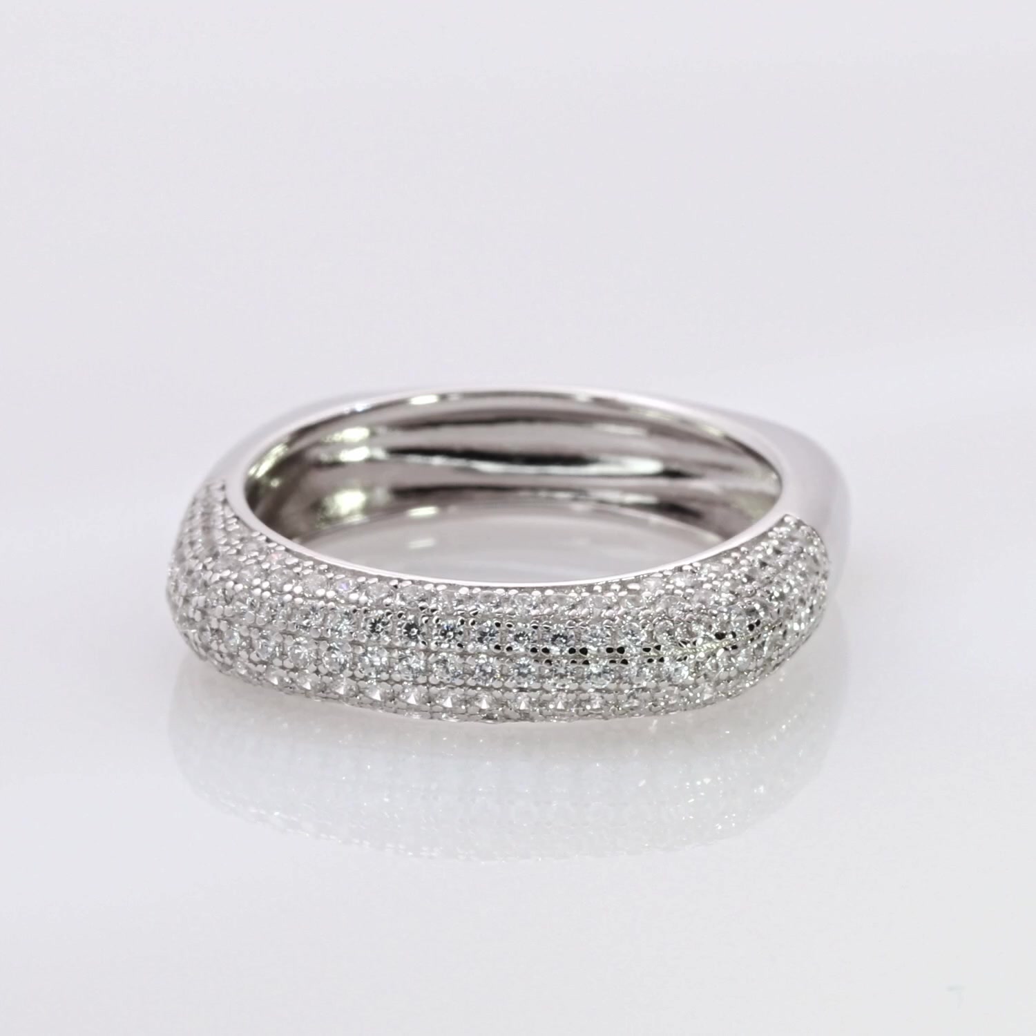 Серебряное кольцо с фианитами