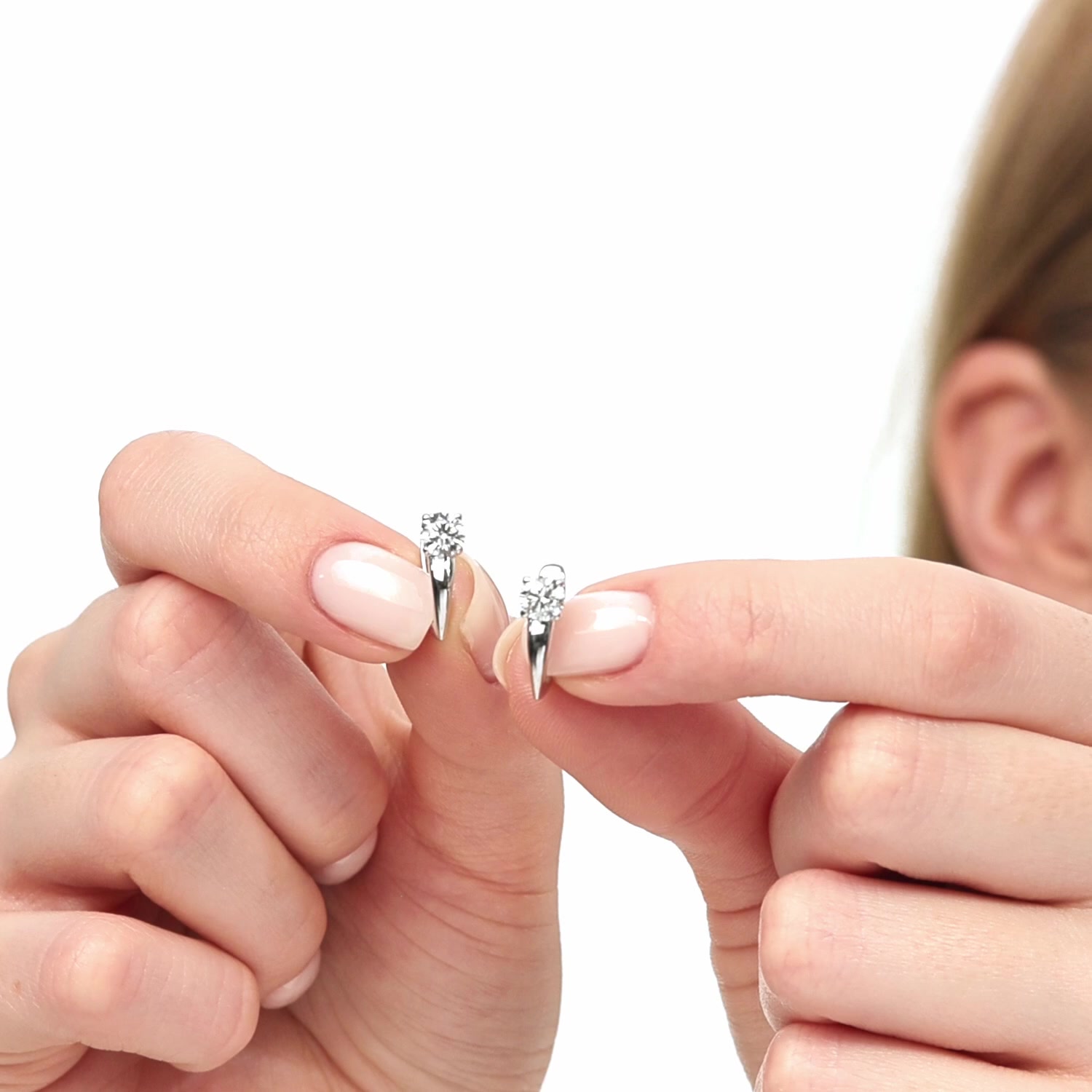 Серебряные серьги с бриллиантами выращенными