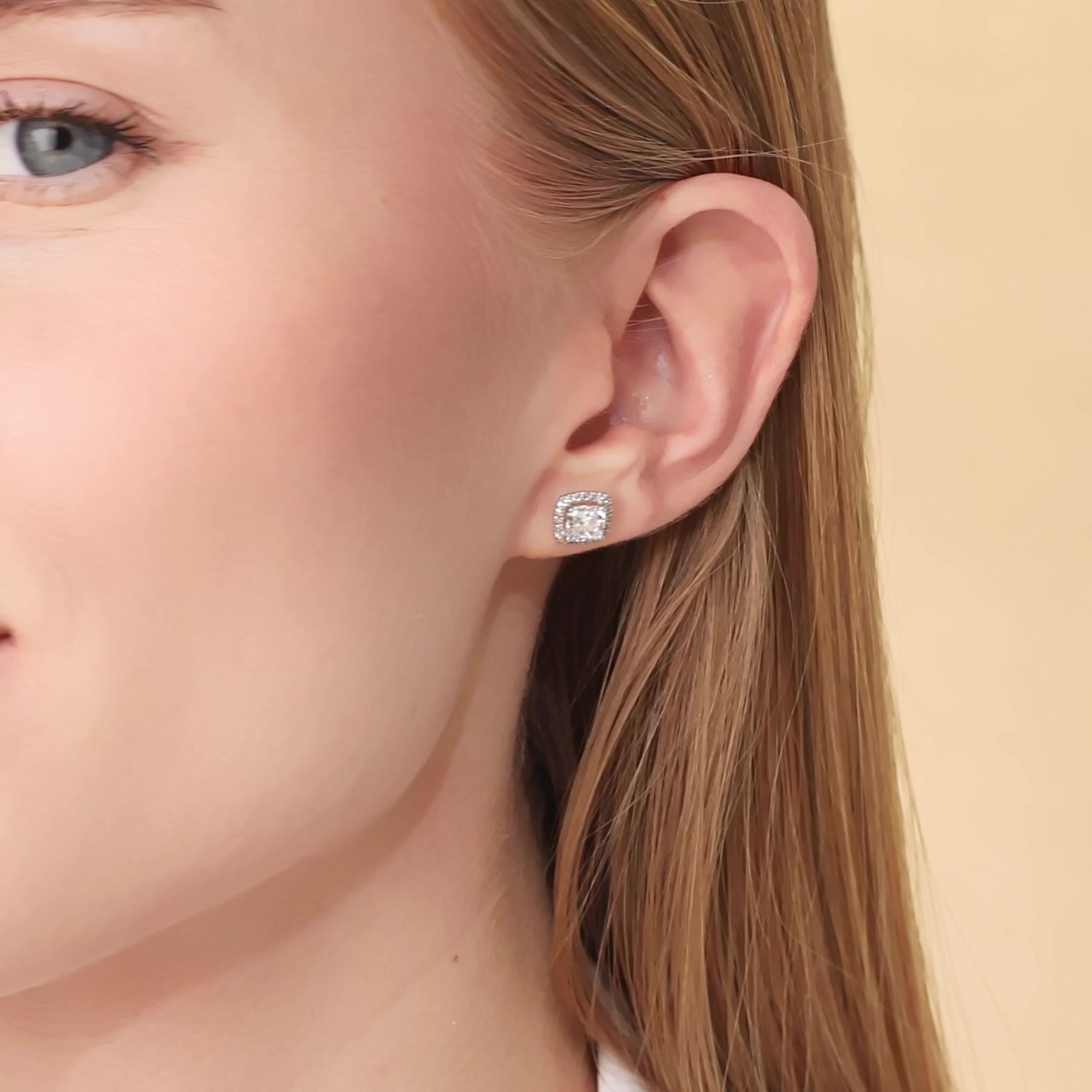 Золотые серьги с бриллиантами выращенными