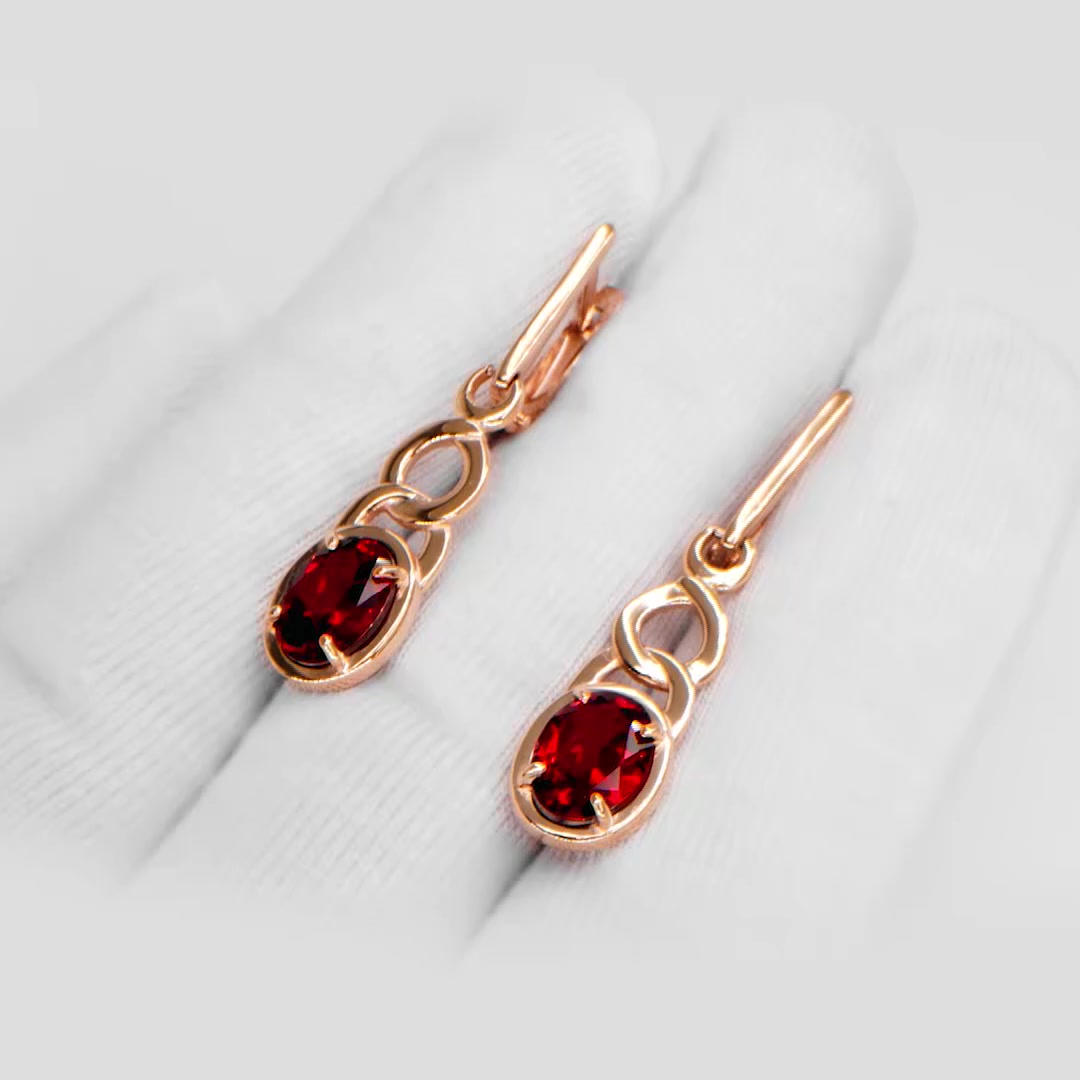 Золотые серьги с гранатом