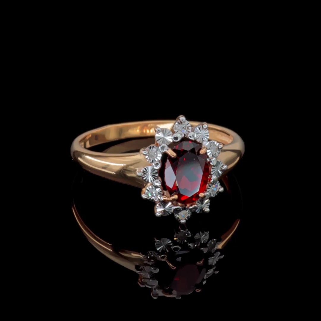 Золотое кольцо с гранатом и бриллиантами