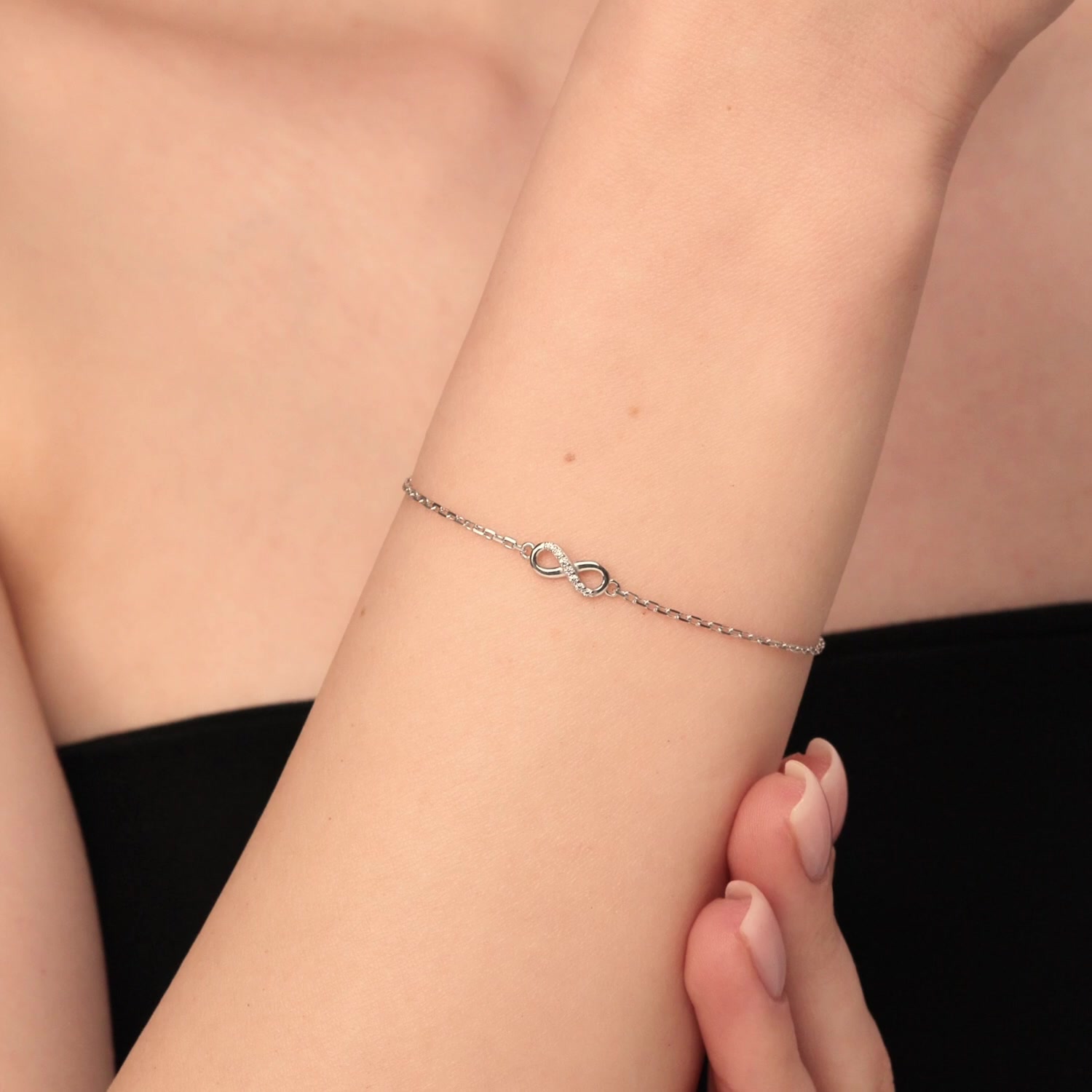 Серебряный браслет с фианитами