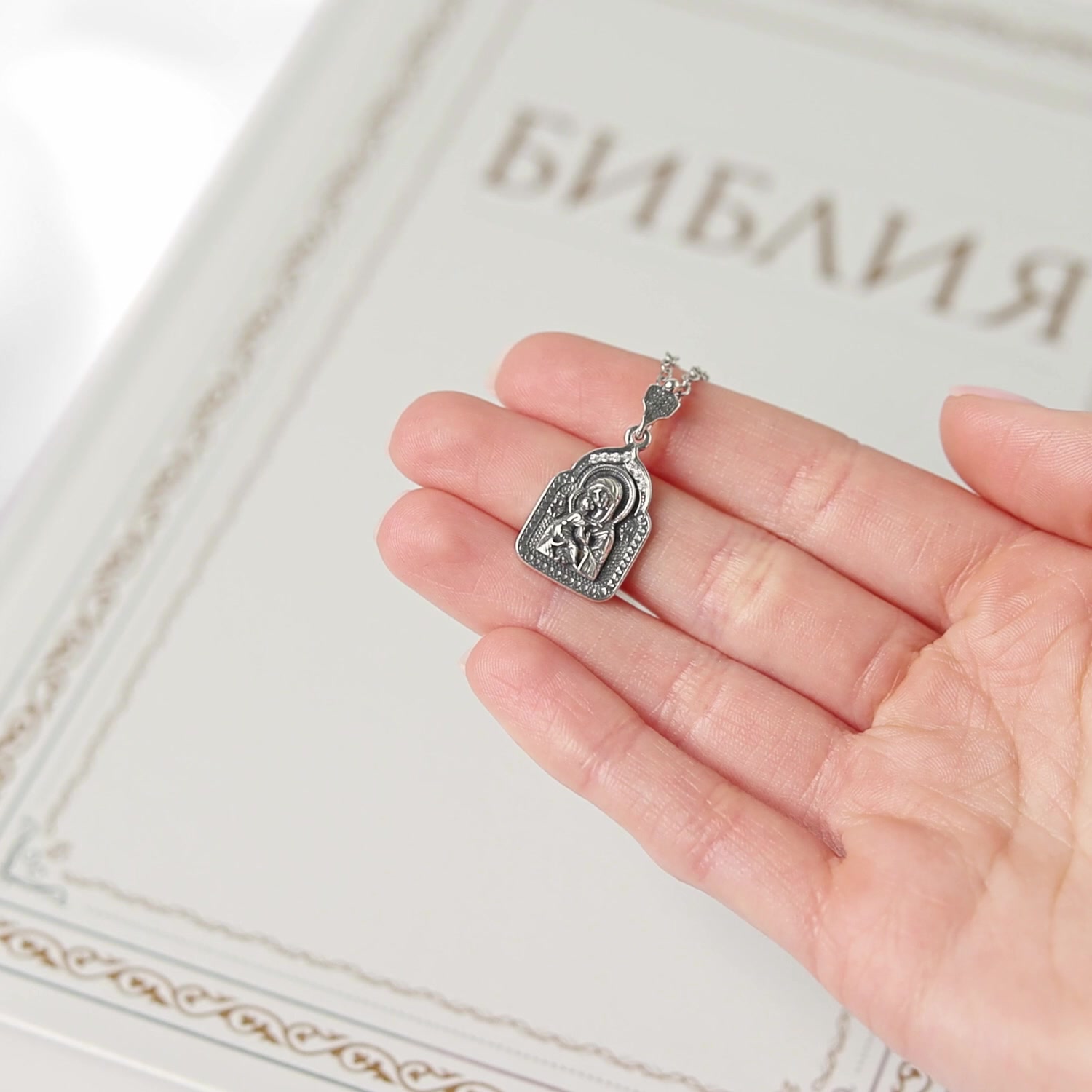 Серебряная подвеска с фианитами «Икона Божией Матери Владимирская»