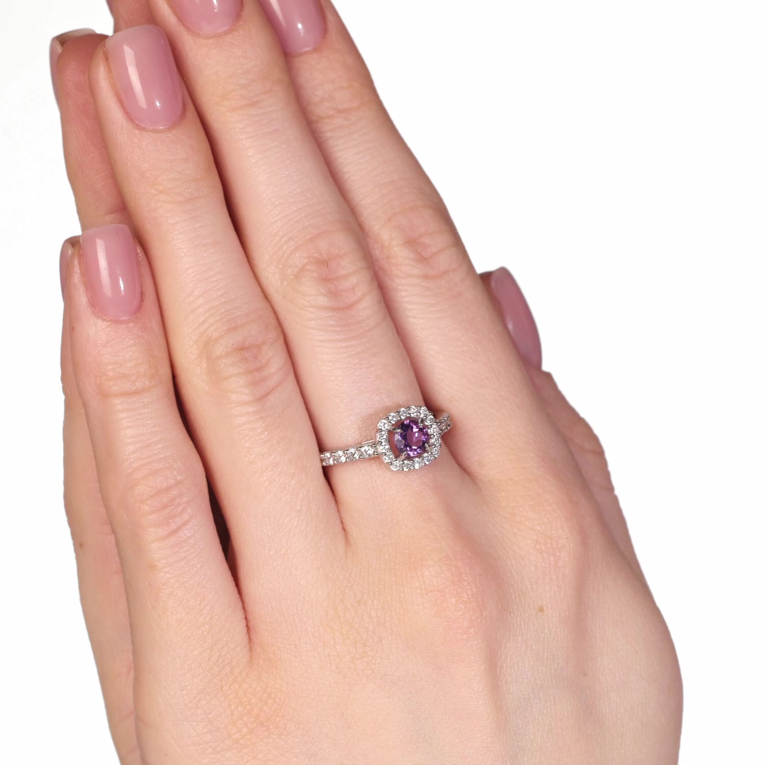 Серебряное кольцо с аметистом и фианитами