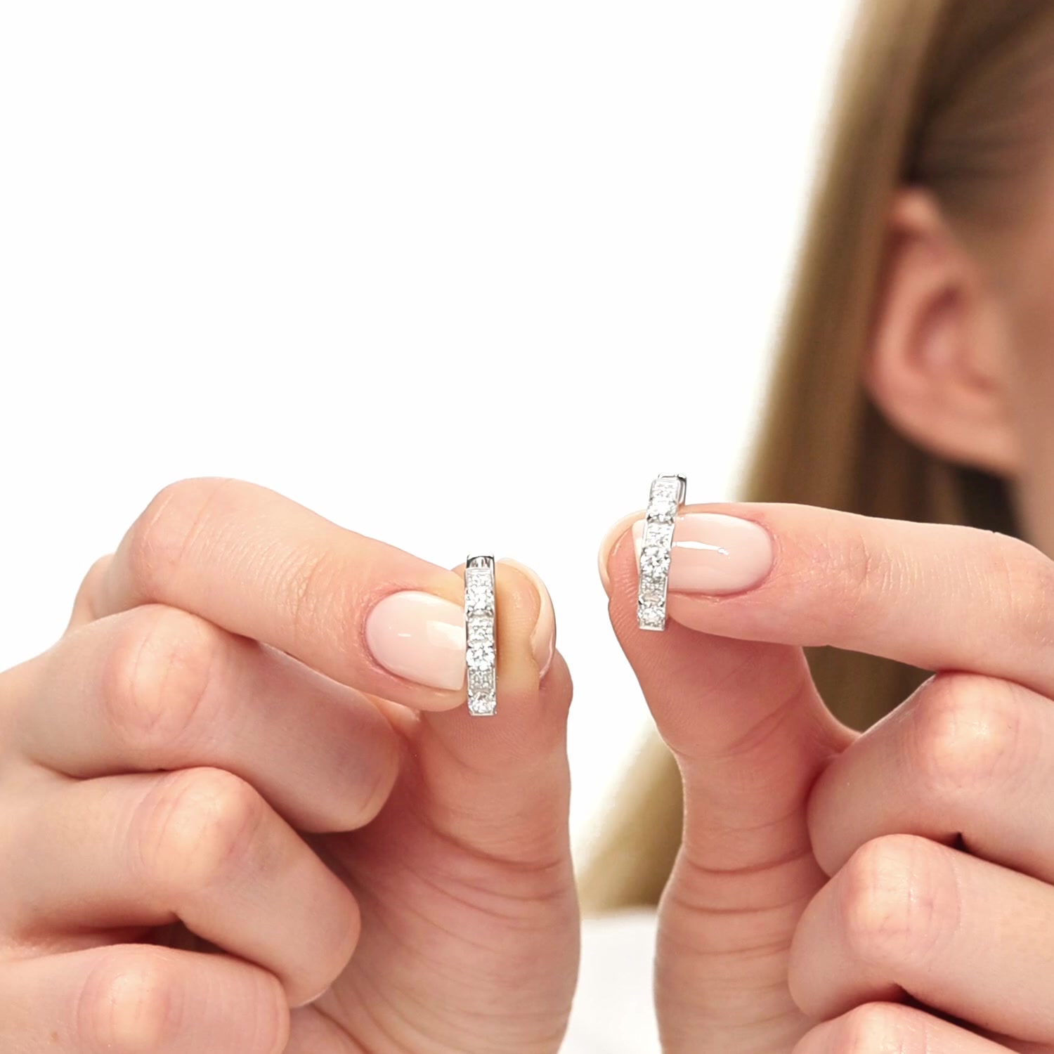 Серебряные серьги с бриллиантами выращенными