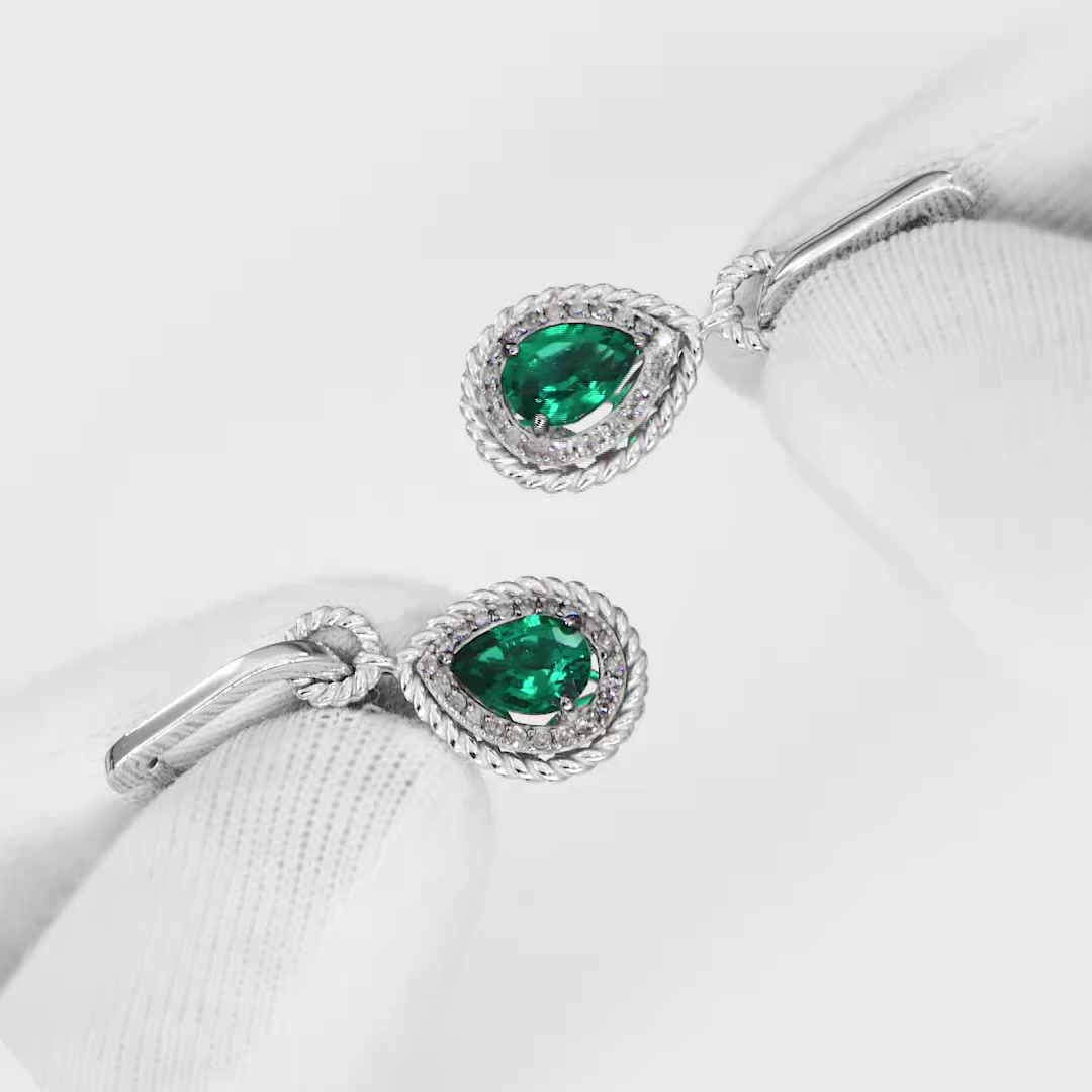 Золотые серьги с изумрудами выращенными и бриллиантами