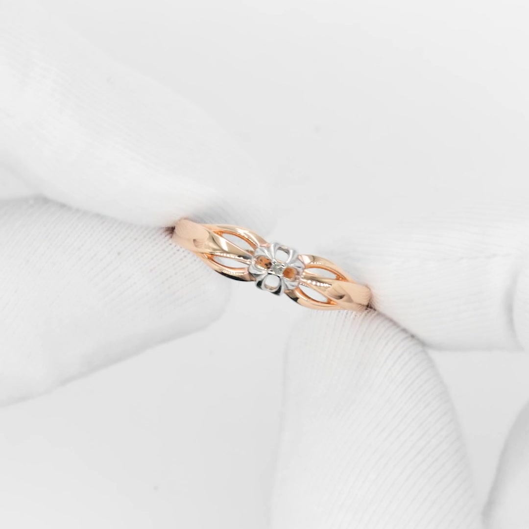 Золотое кольцо с бриллиантом