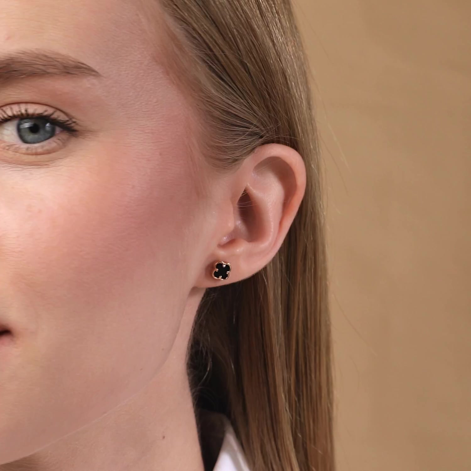 Золотые серьги с ониксом