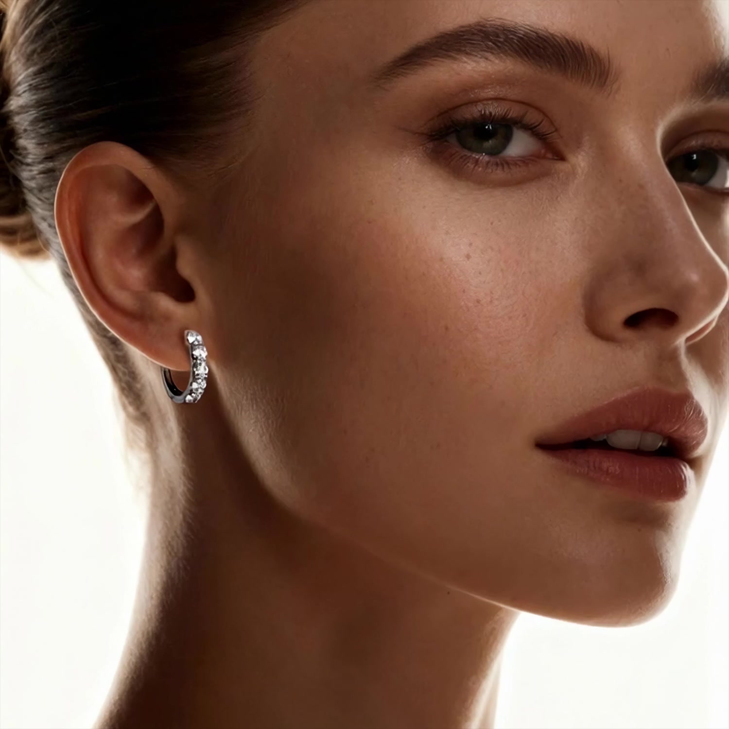 Золотые серьги с бриллиантами выращенными