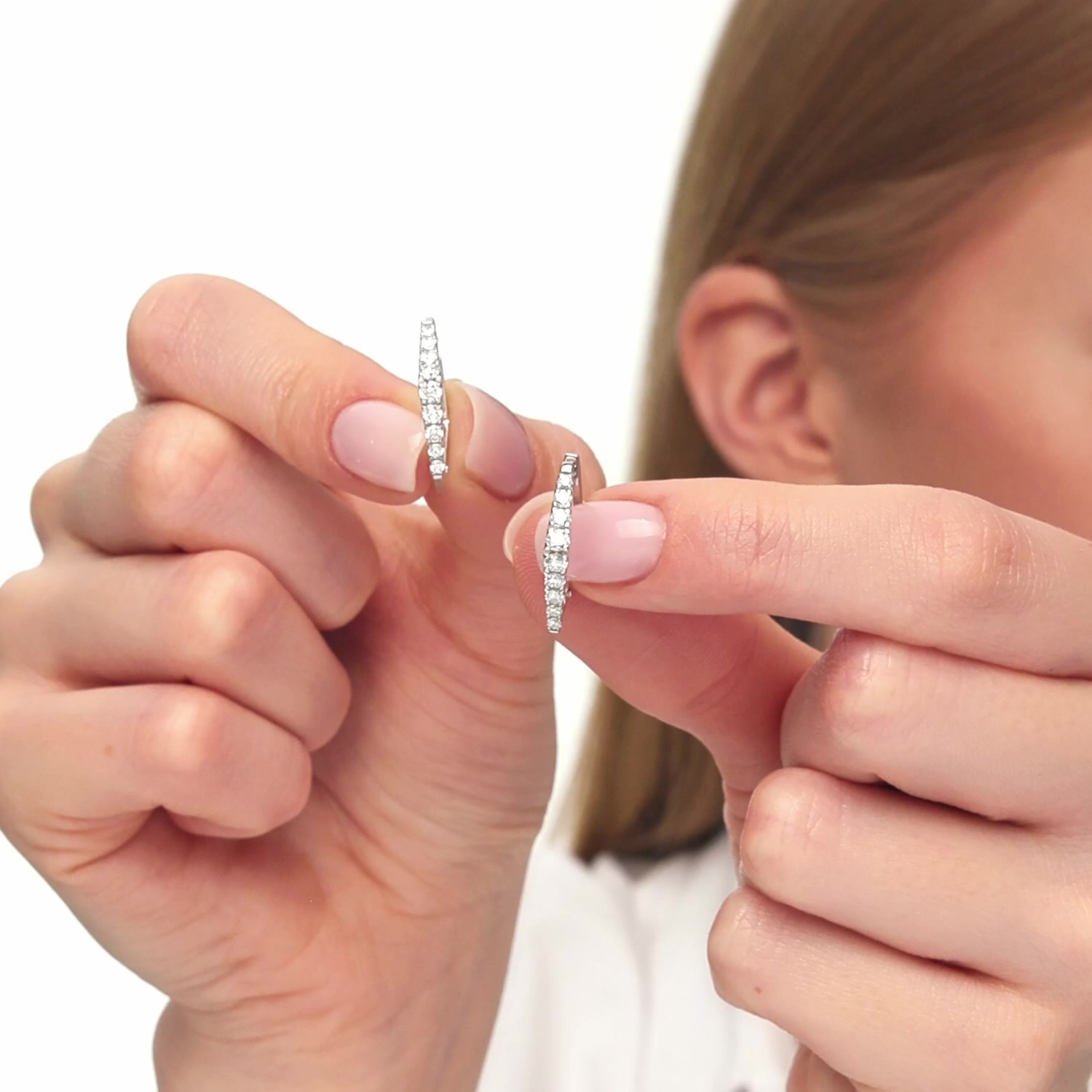 Серебряные серьги с бриллиантами выращенными