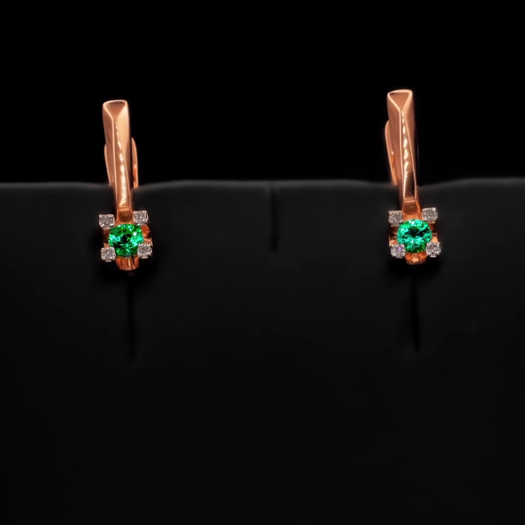 Золотые серьги с изумрудами выращенными и бриллиантами
