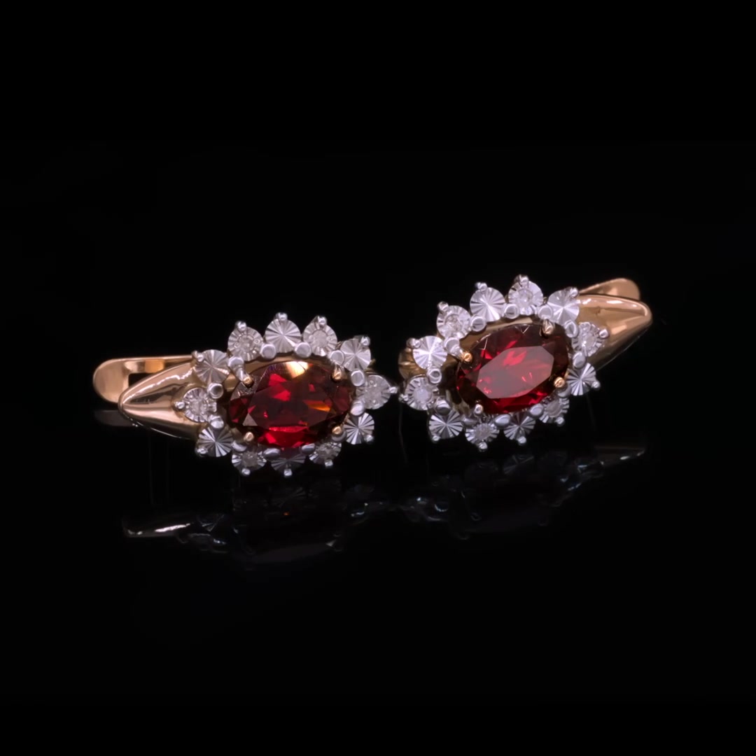 Золотые серьги с гранатом и бриллиантами