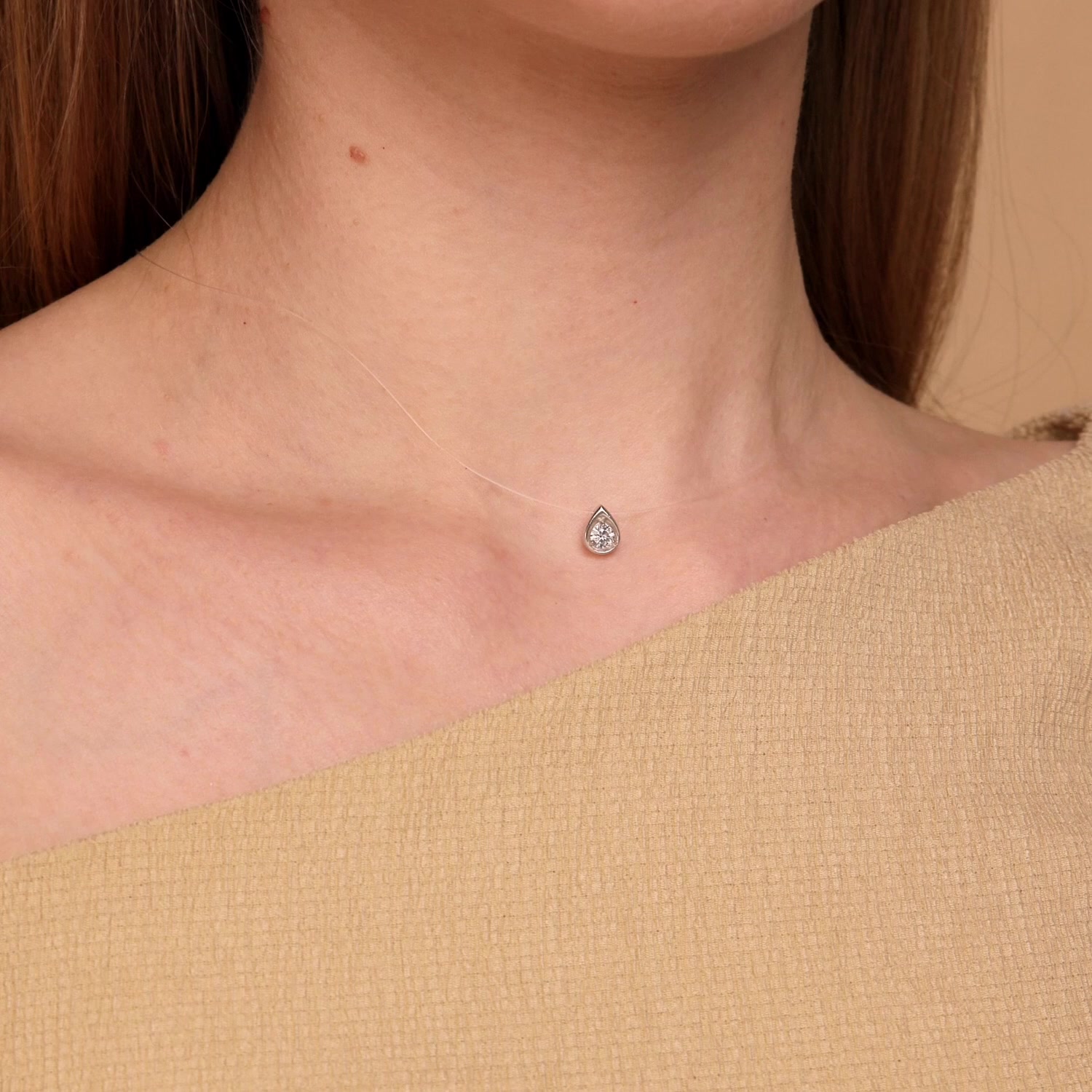 Серебряное колье на леске с фианитом