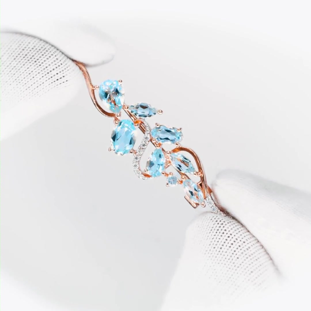 Золотая брошь с топазами Sky и фианитами