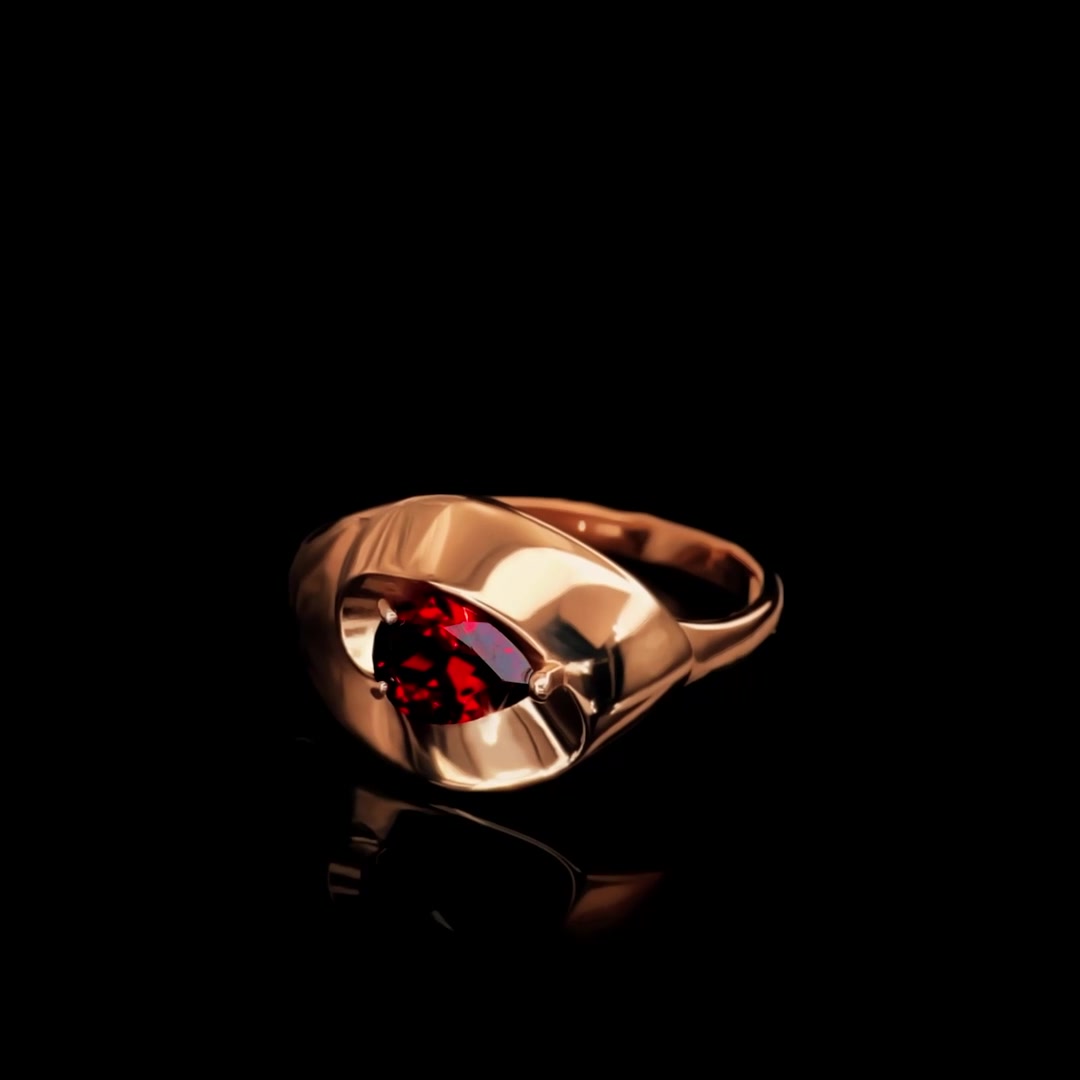 Золотое кольцо с гранатом