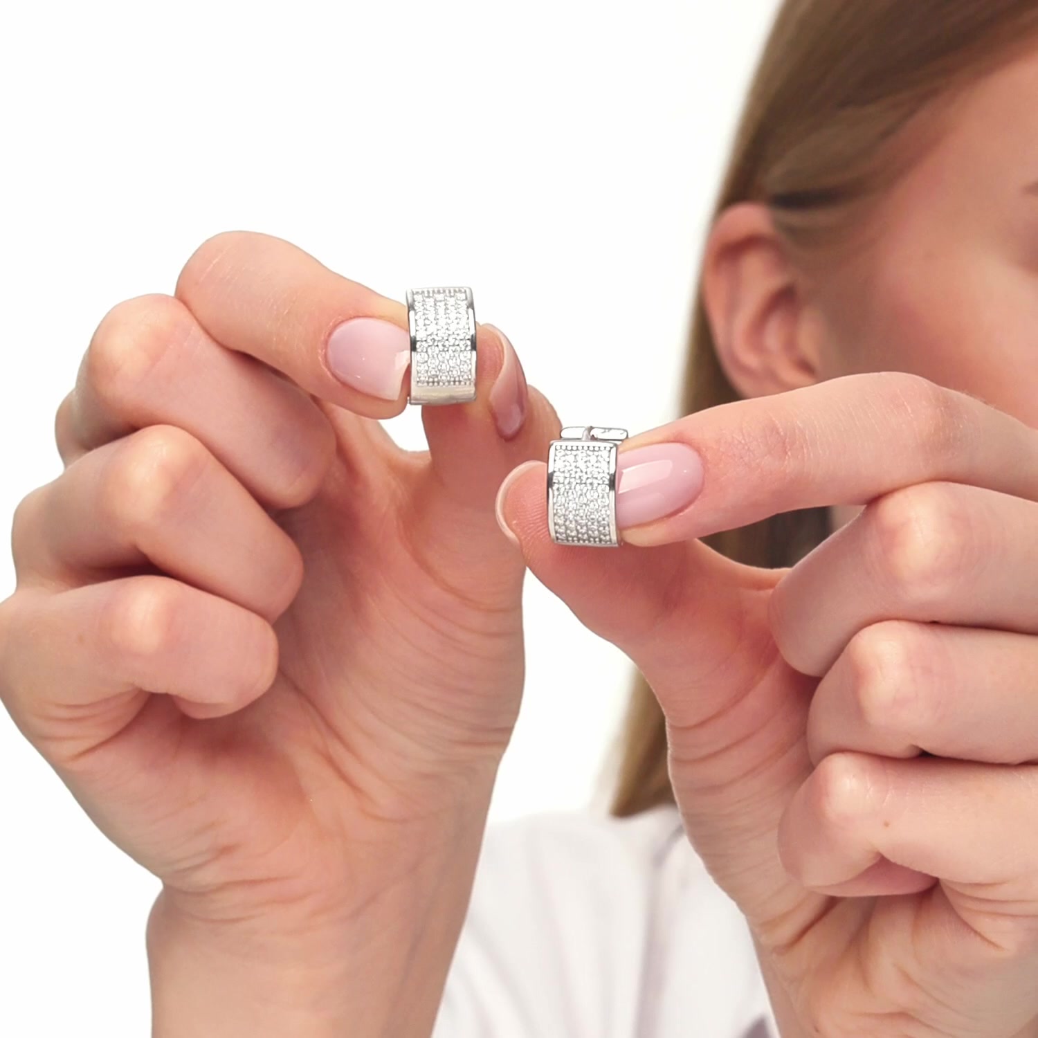 Серебряные серьги с фианитами