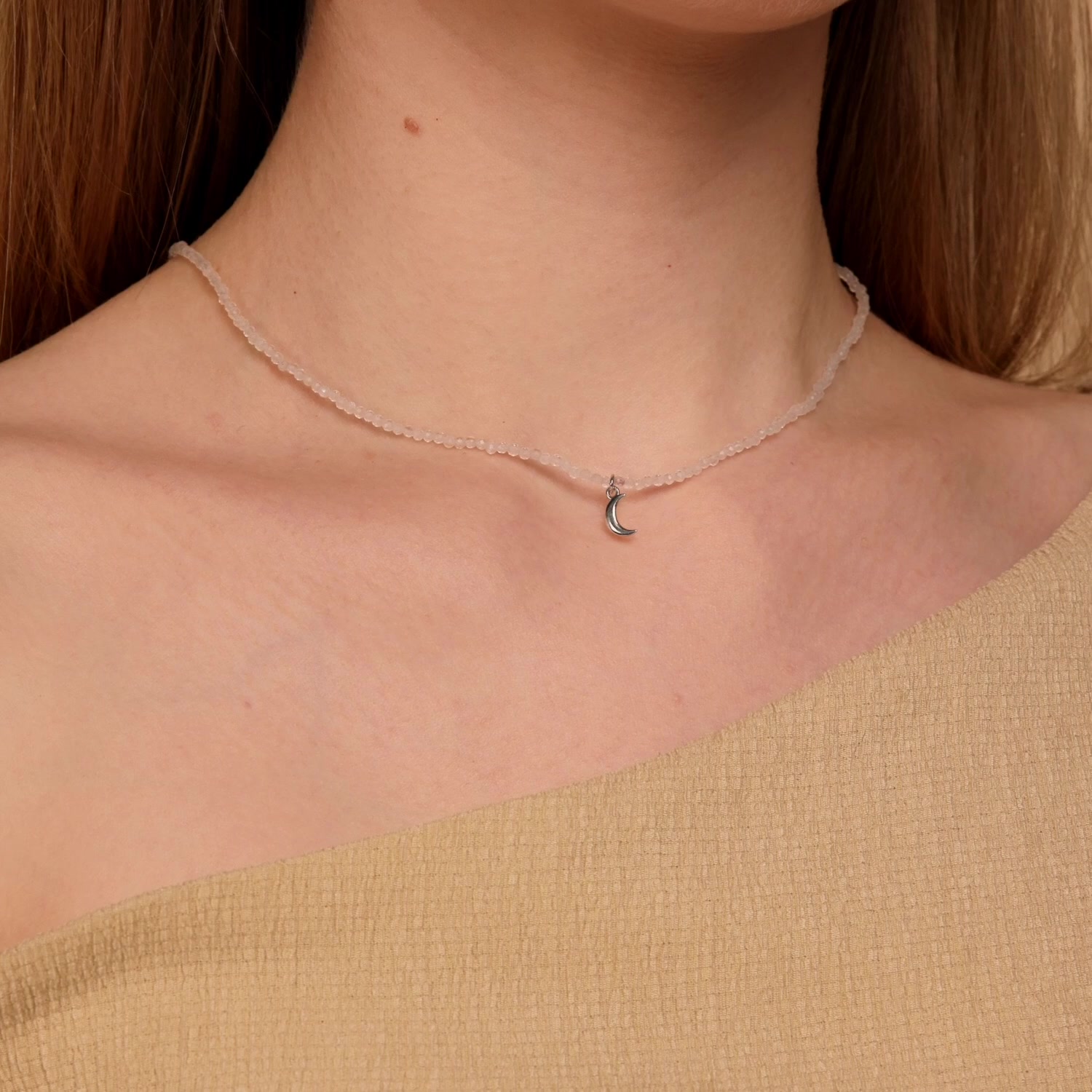 Серебряное колье с имитацией шпинели