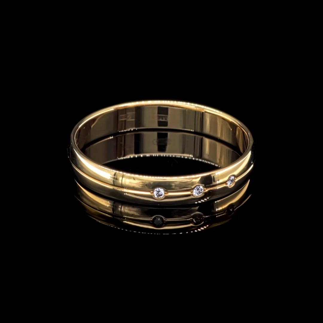 Золотое обручальное кольцо с бриллиантами