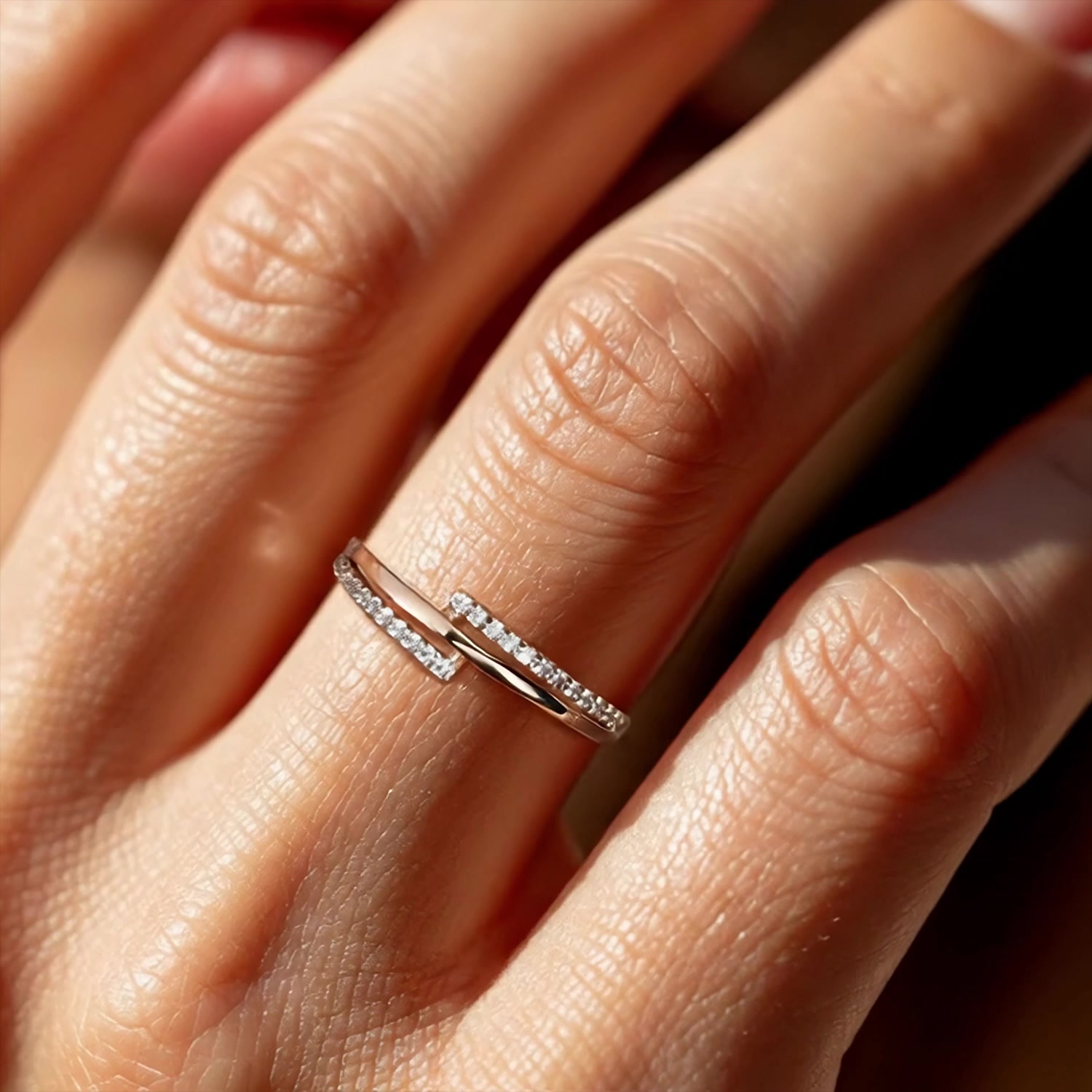 Золотое кольцо с фианитами