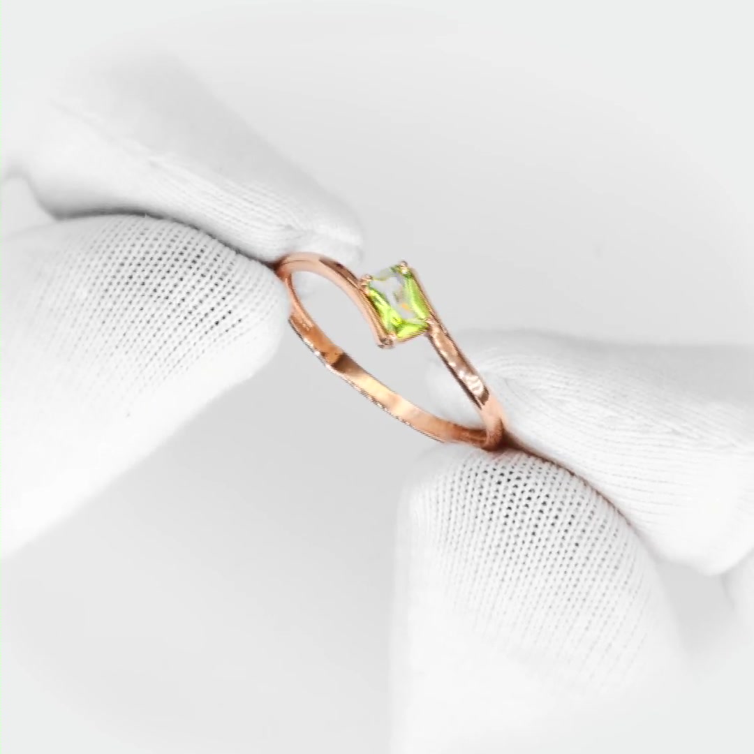 Золотое кольцо с хризолитом