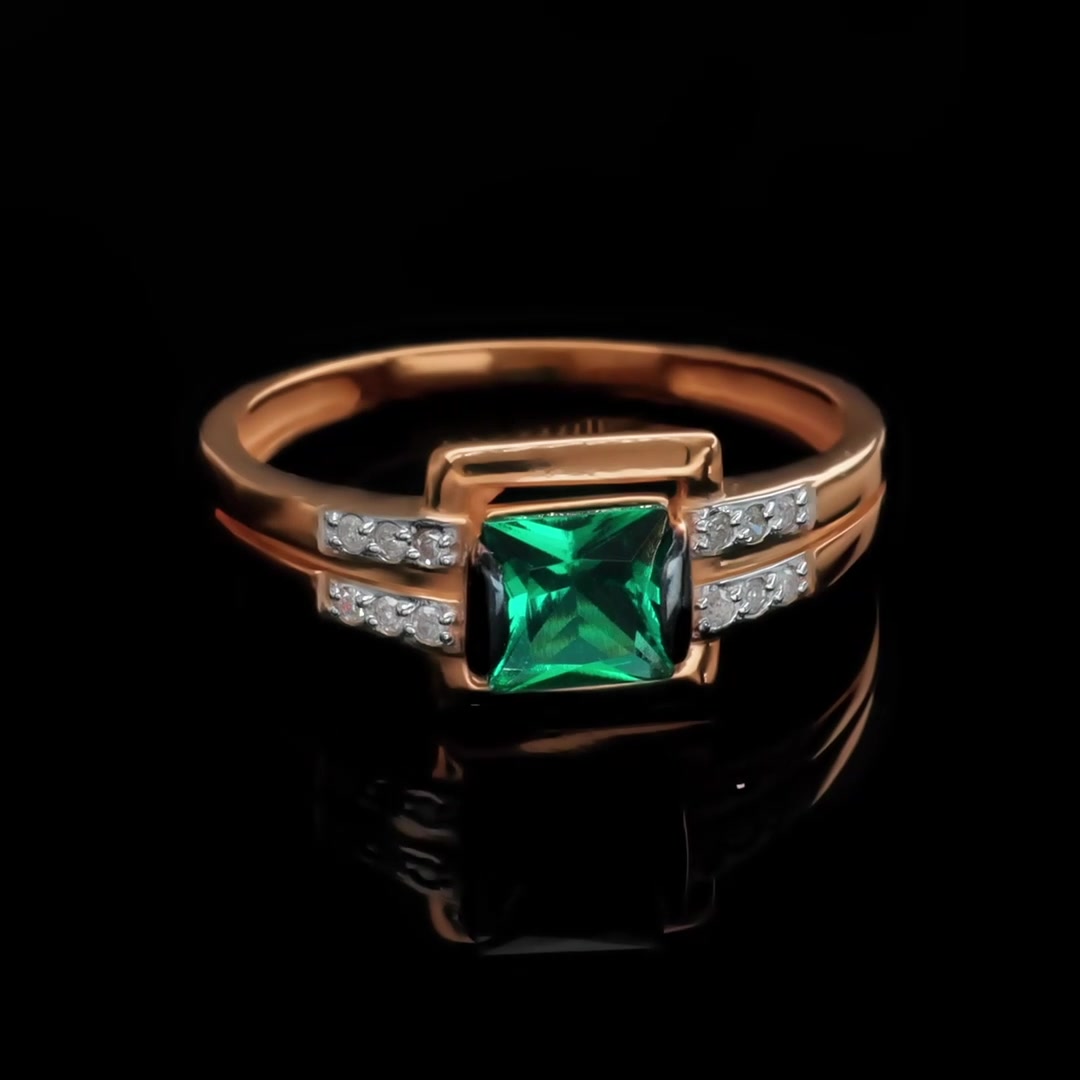 Золотое кольцо с изумрудом выращенным и бриллиантами