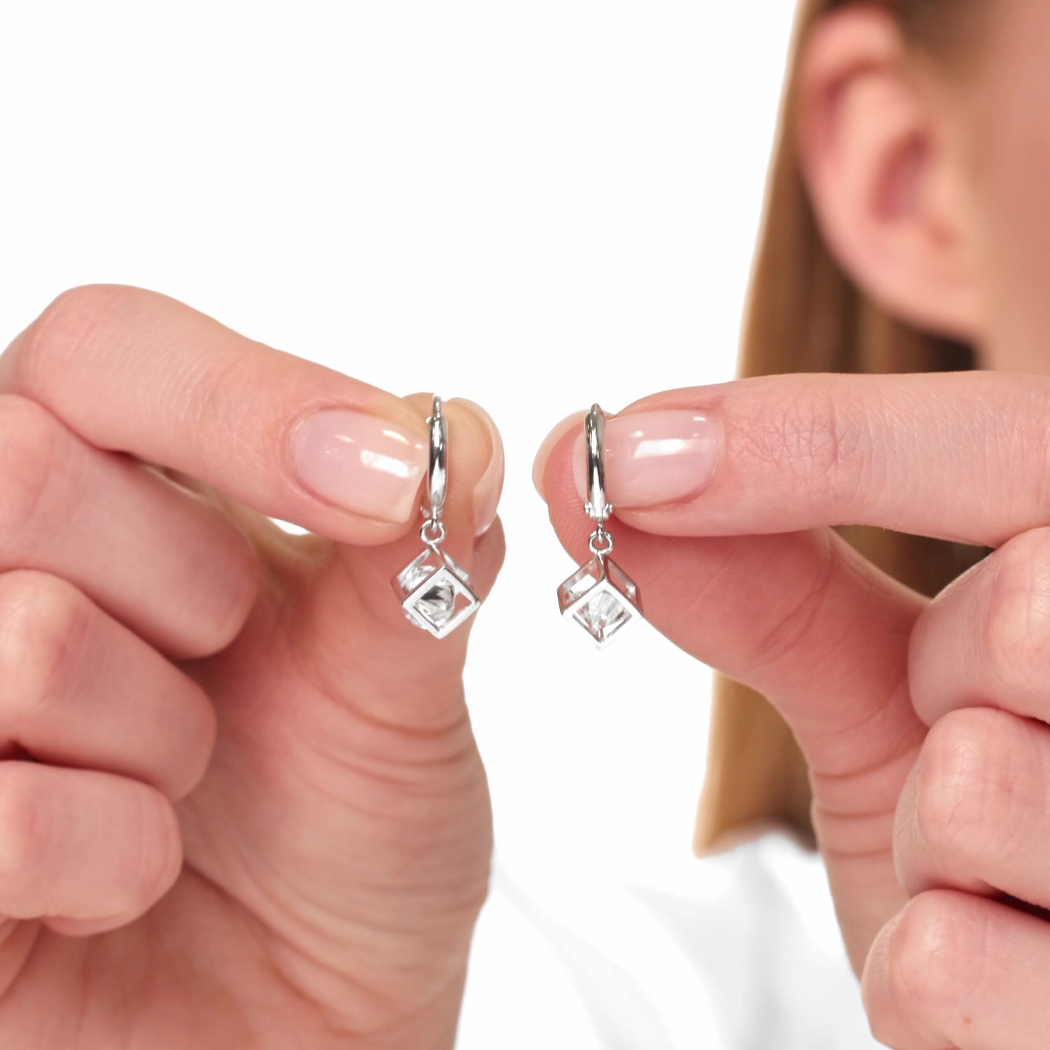 Серебряные серьги с фианитами