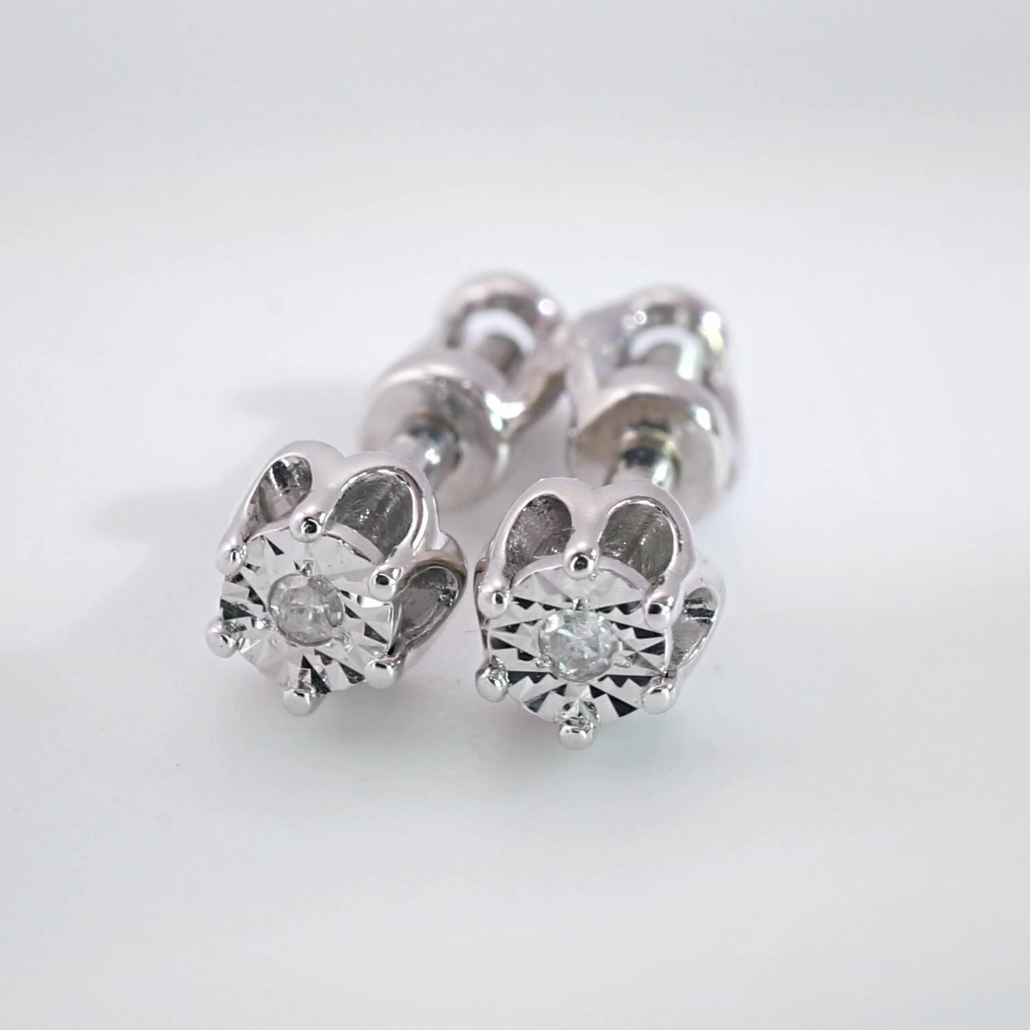 Золотые серьги с бриллиантами