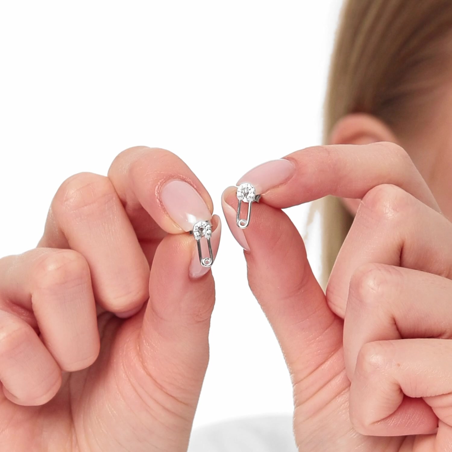 Серебряные серьги с фианитами