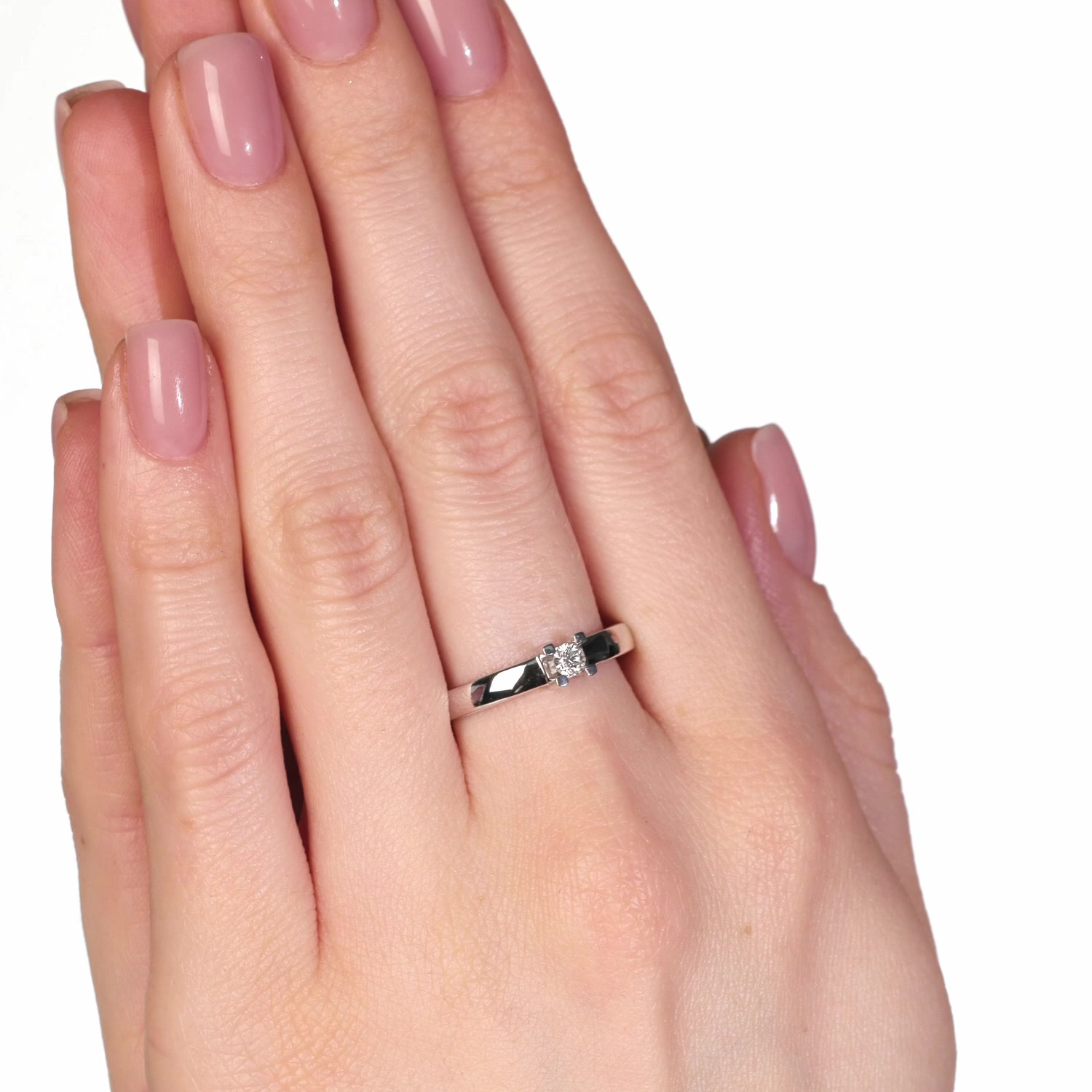 Золотое кольцо с бриллиантом