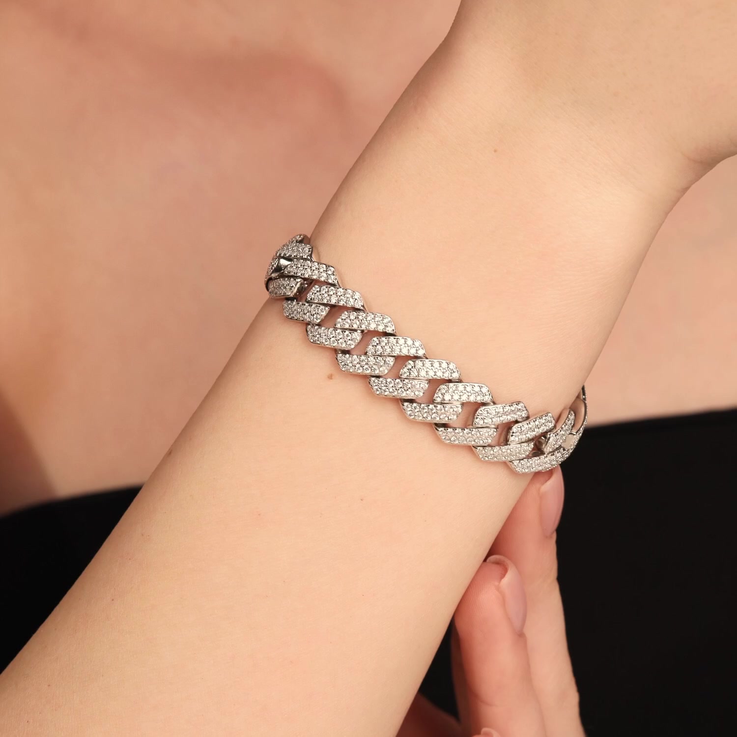 Серебряный браслет с фианитами