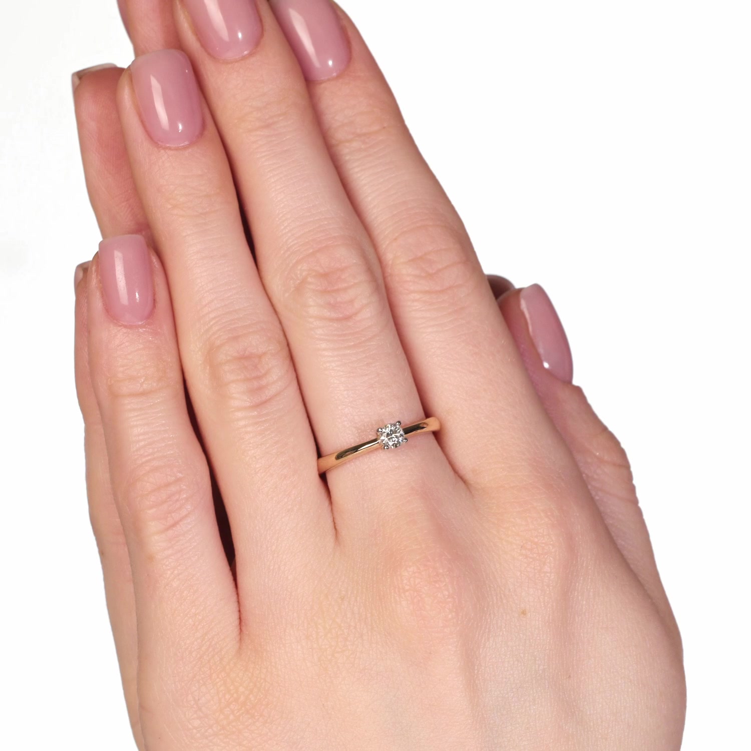 Золотое кольцо с бриллиантом