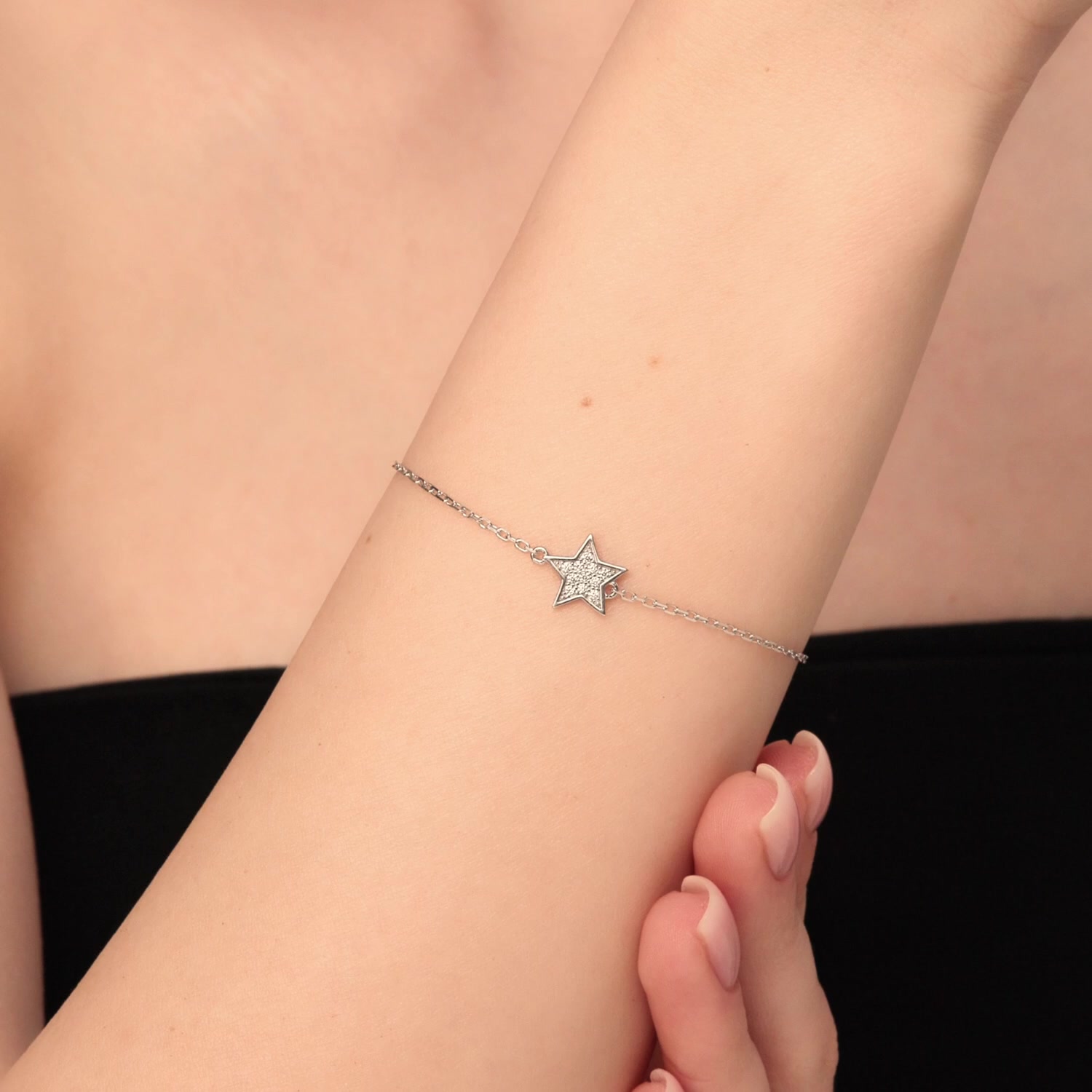 Серебряный браслет с фианитами