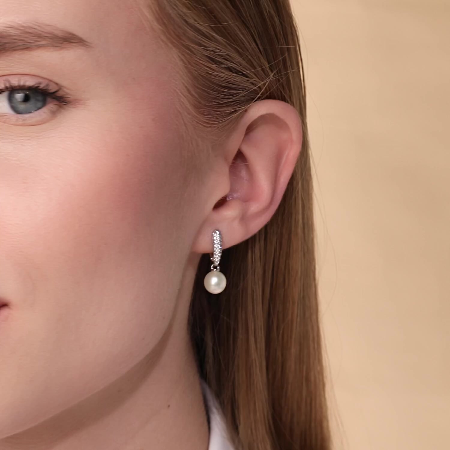 Золотые серьги с жемчугом и фианитами