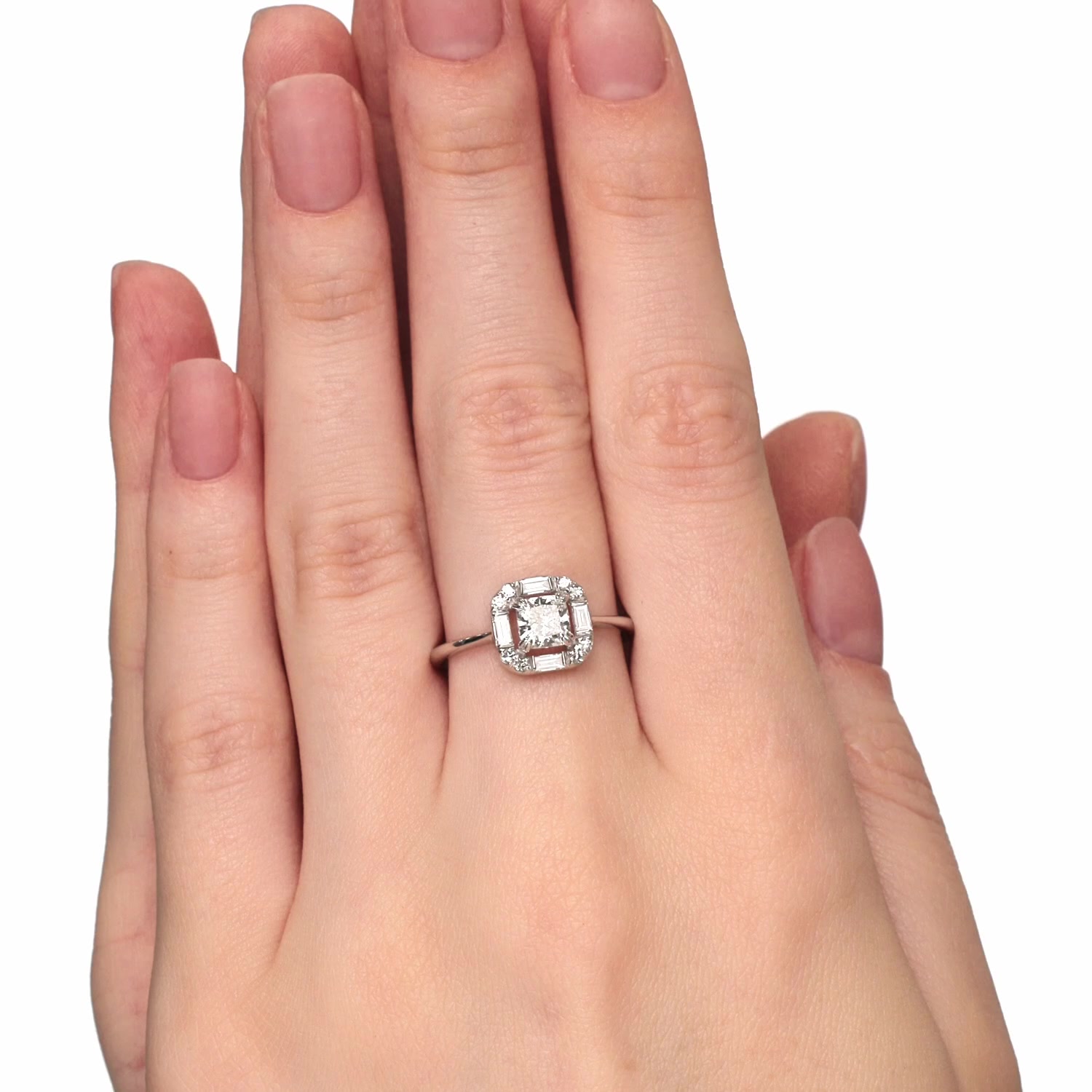 Золотое кольцо с бриллиантами выращенными