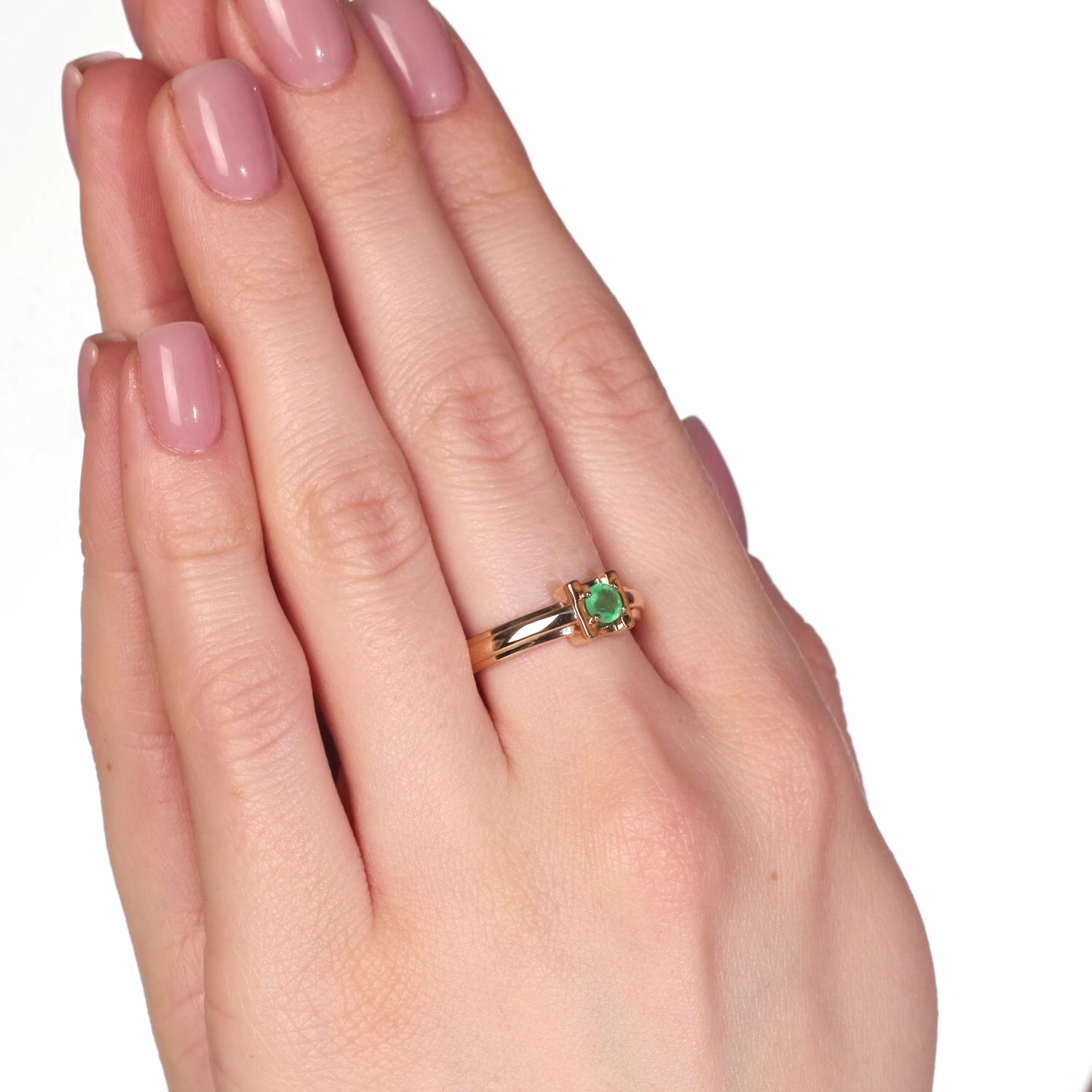 Золотое кольцо с изумрудом
