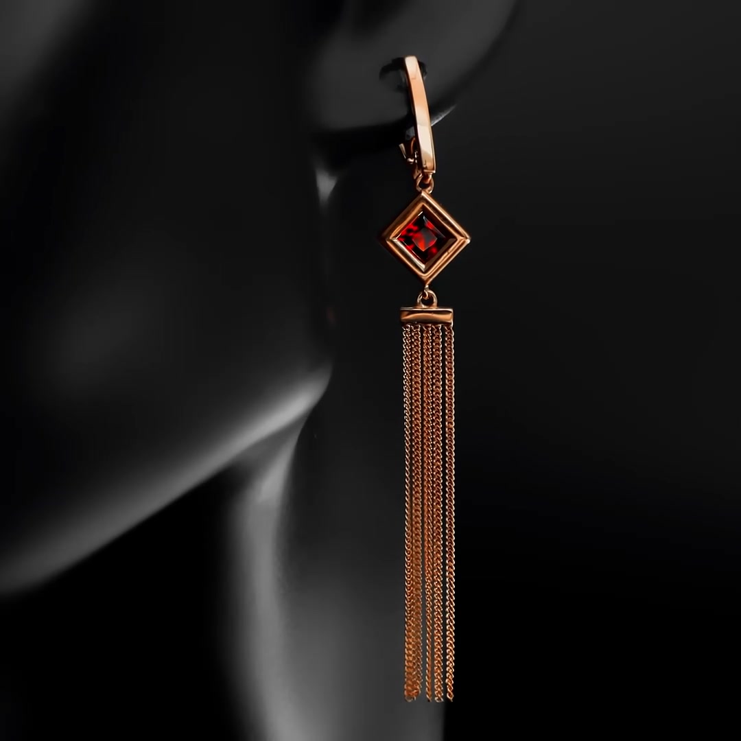 Золотые серьги с гранатом