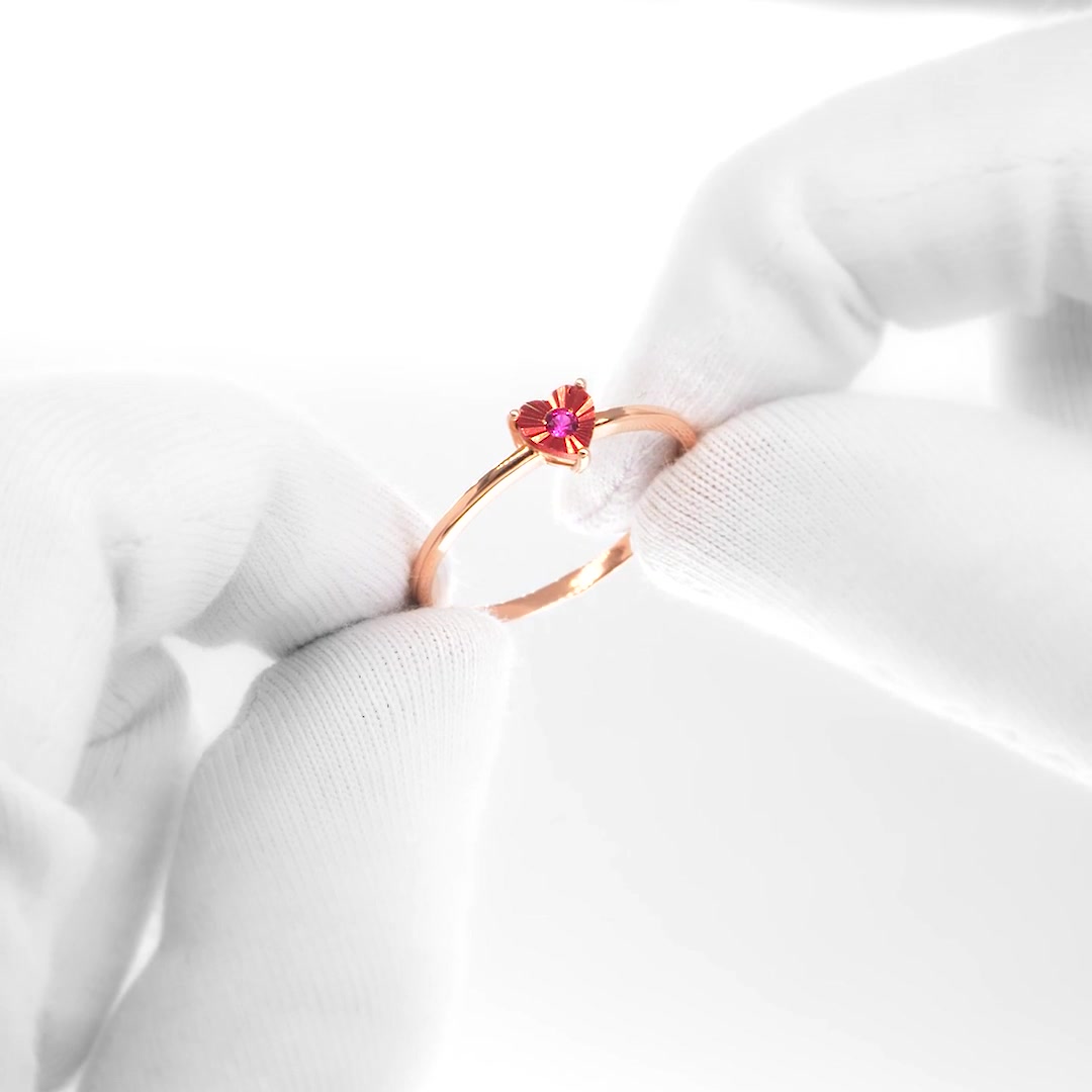 Золотое кольцо с рубином выращенным