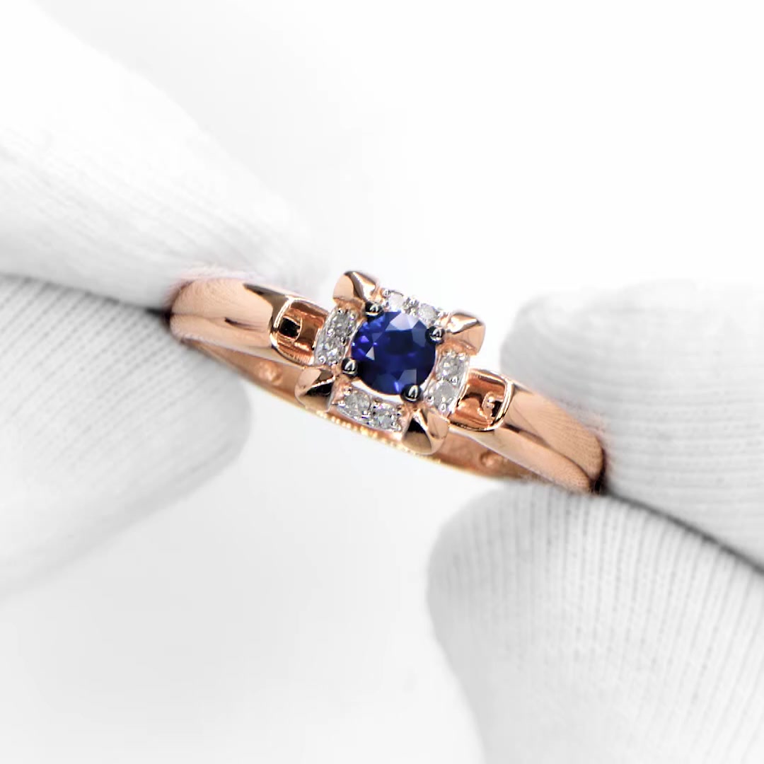 Золотое кольцо с сапфиром и бриллиантами